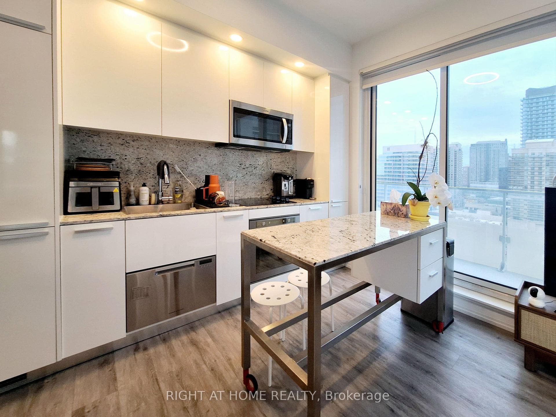 75 Canterbury Place Unit 1107 photo 3