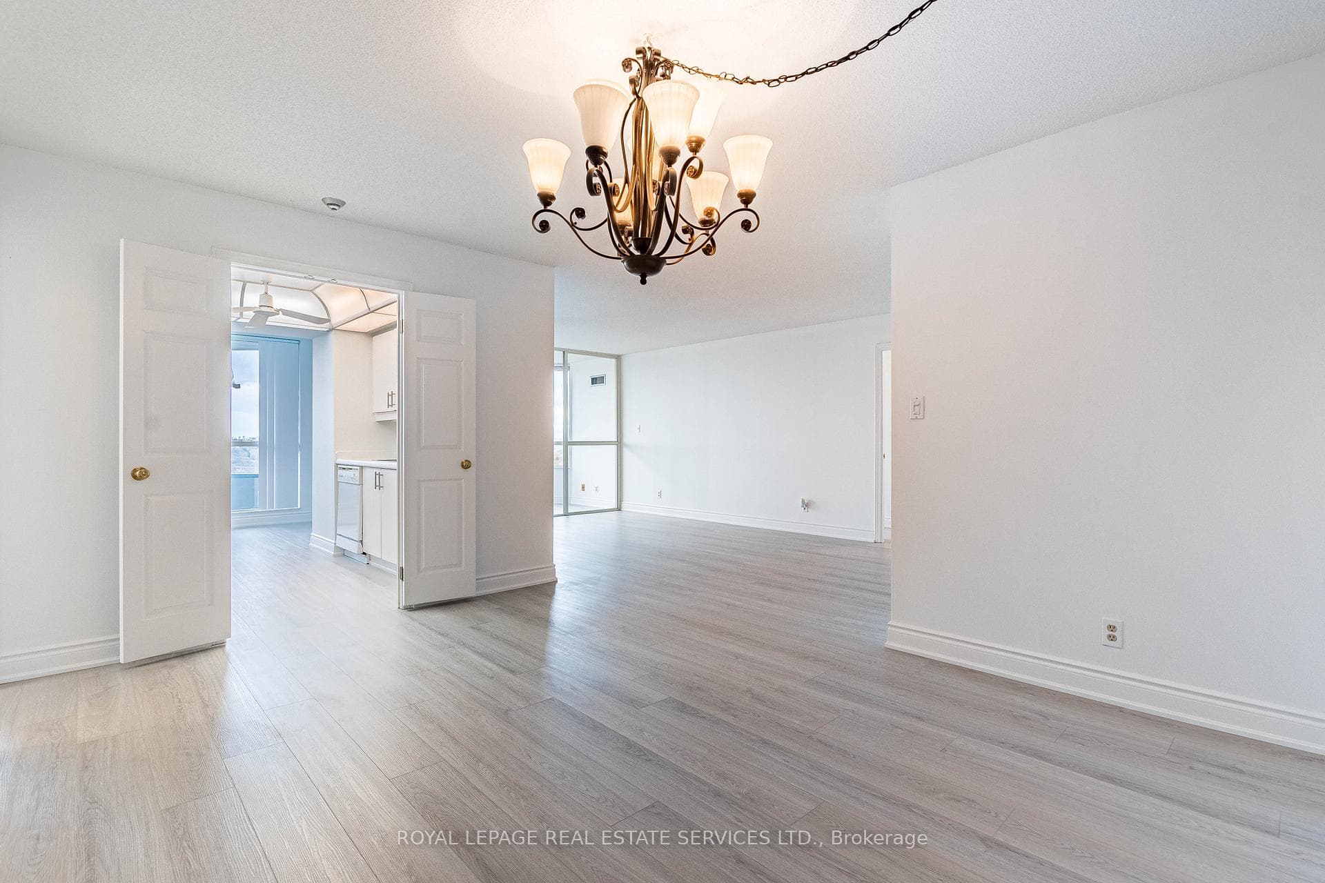 1 Aberfoyle Crescent Unit 1604 photo 8