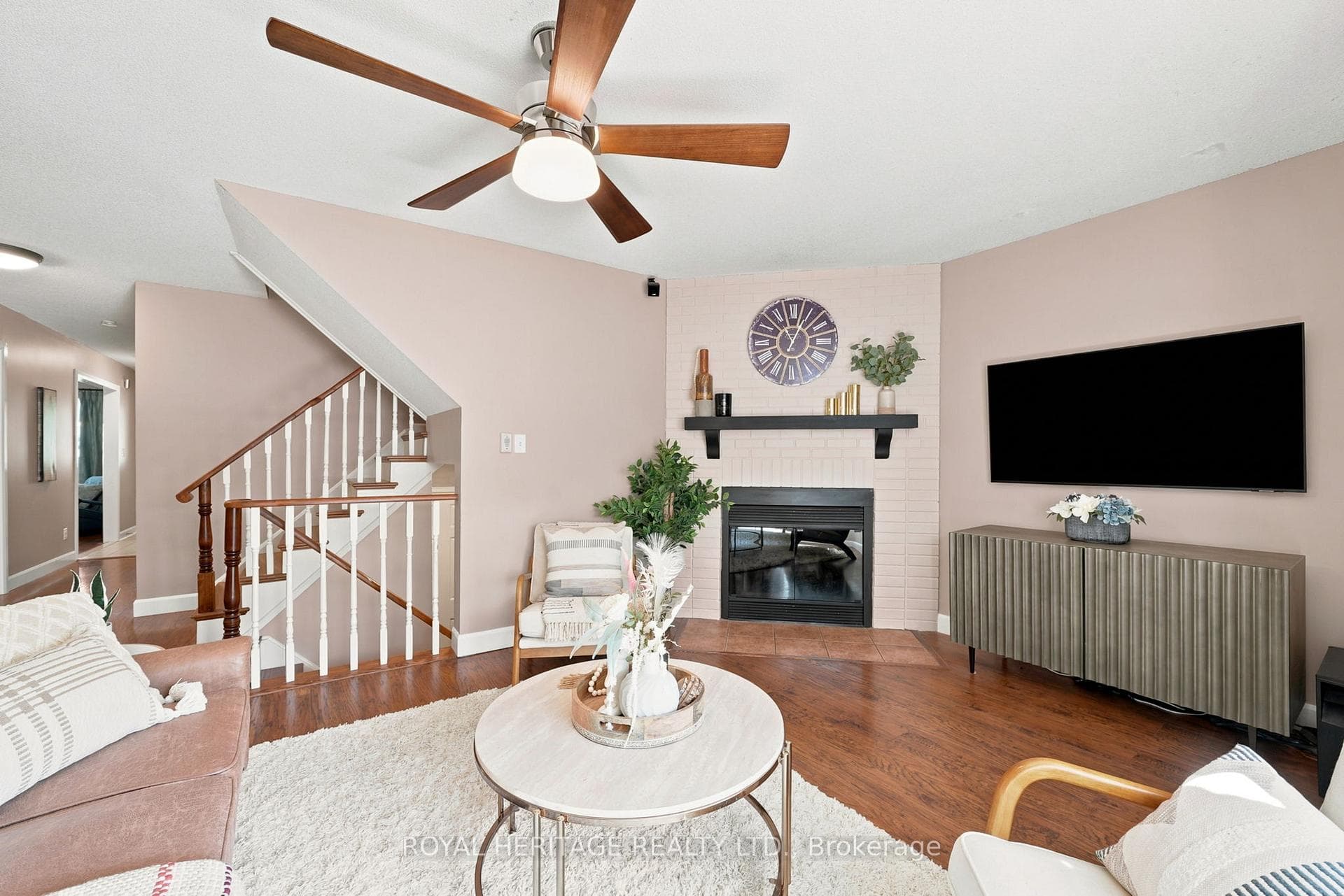 689 Pascoe Court photo 8