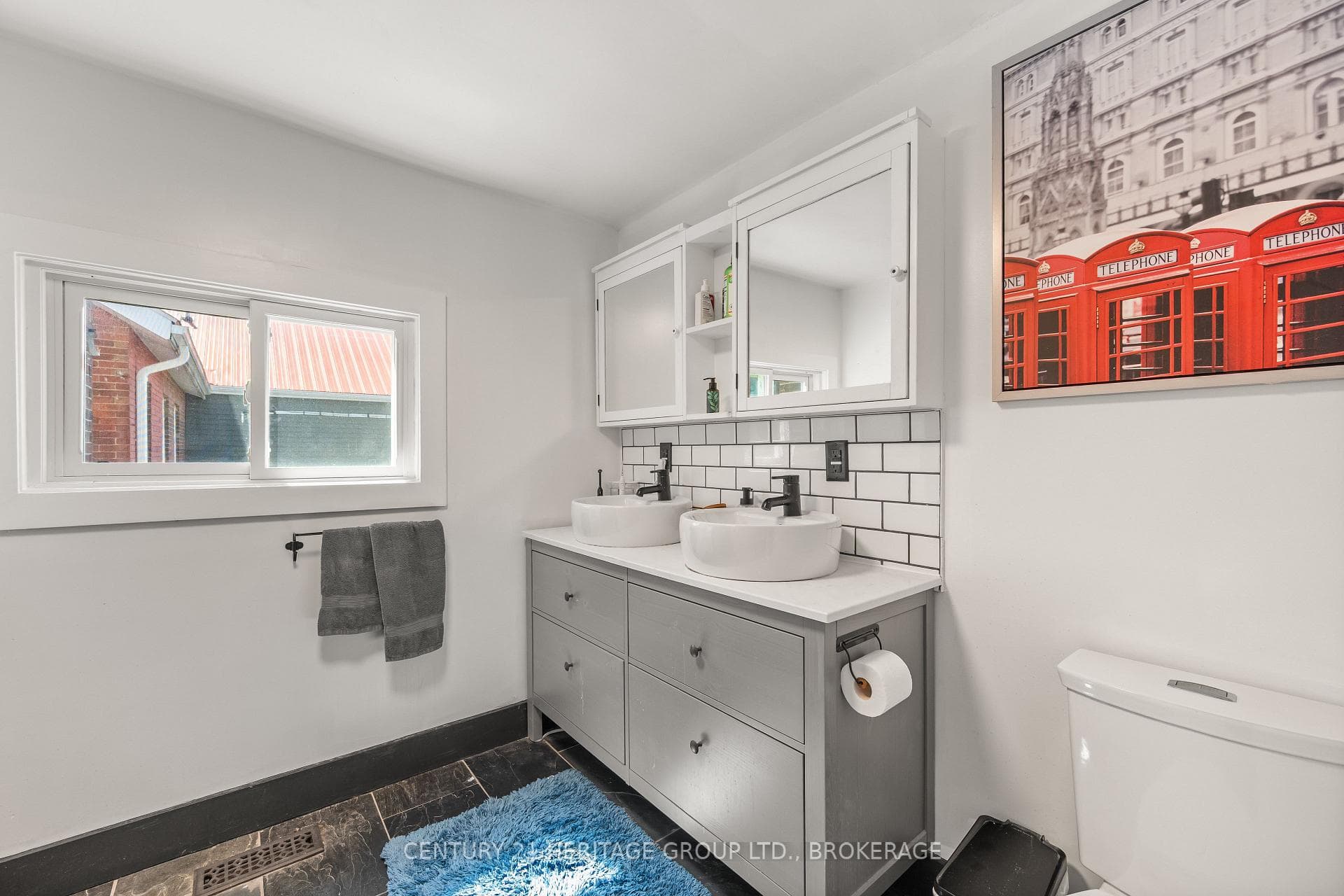 127 Stephen Street photo 33