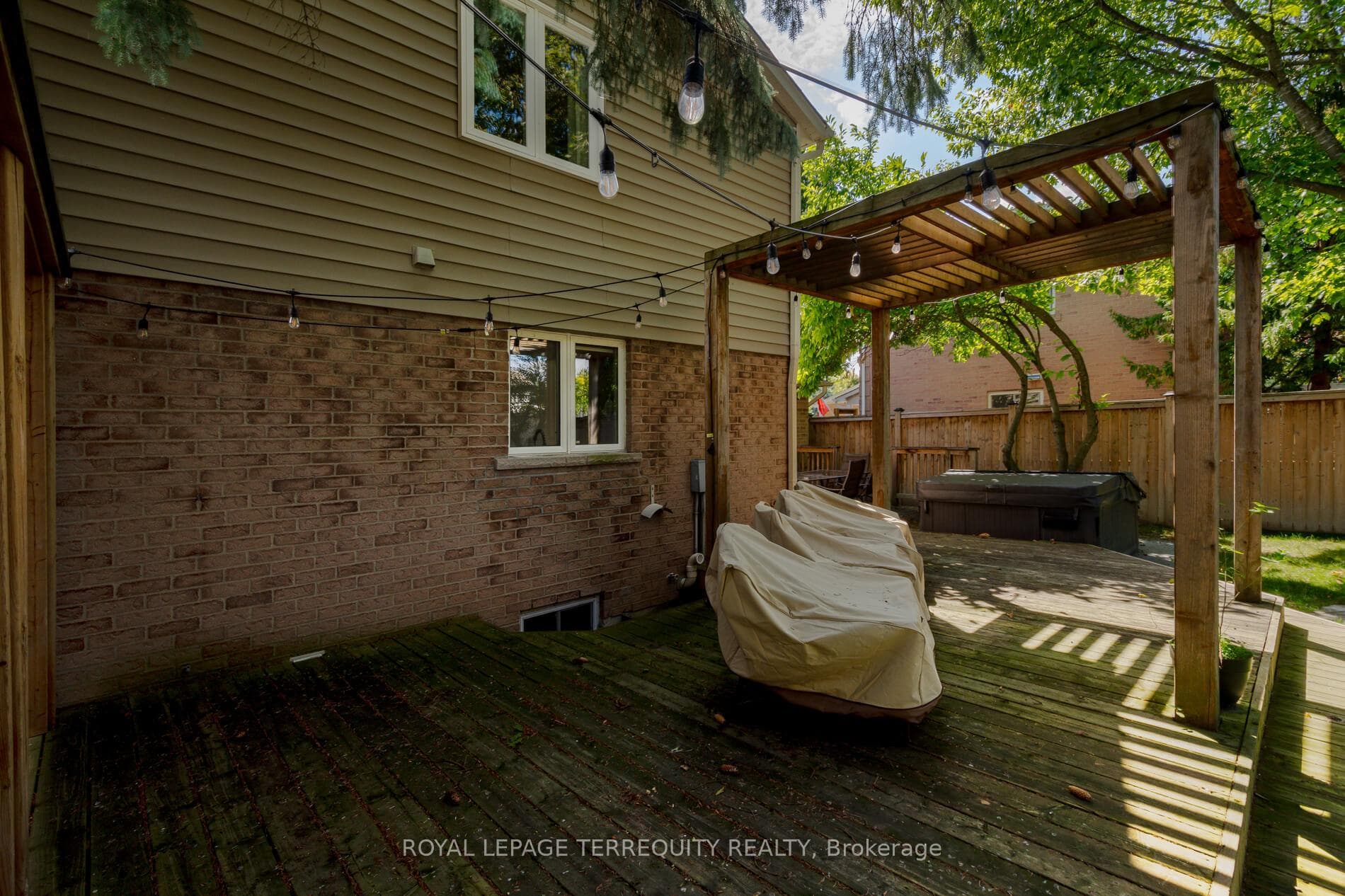 290 Manchester Drive photo 28