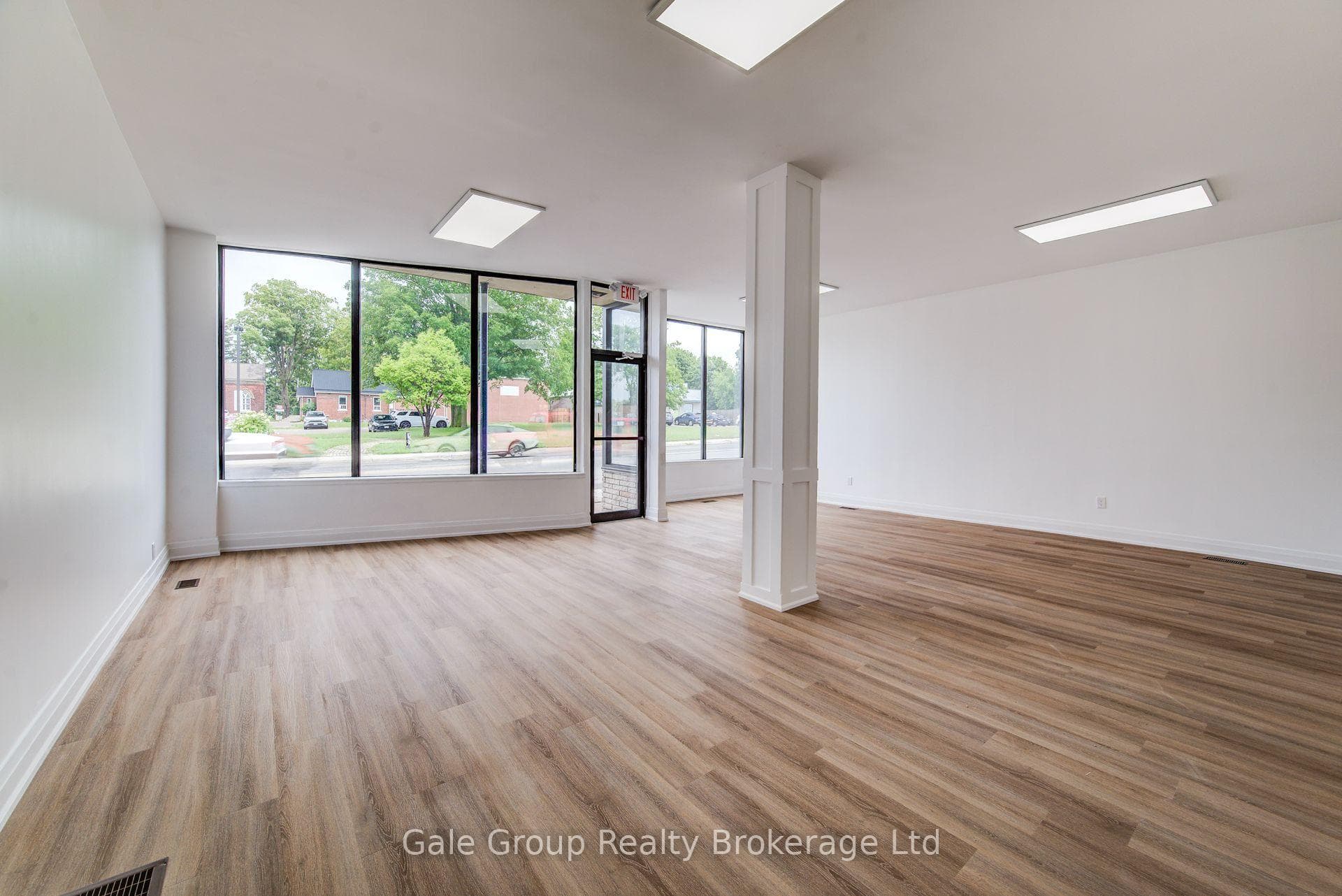 728 Dundas Street photo 10