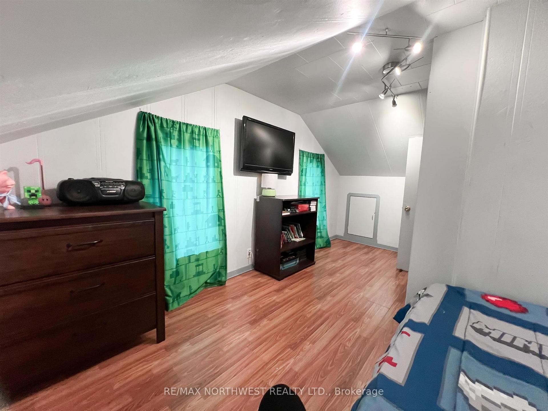 902 Park Street photo 13