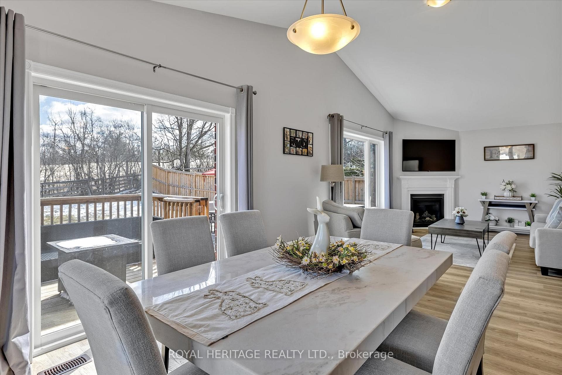 562 JOSLIN Street photo 13
