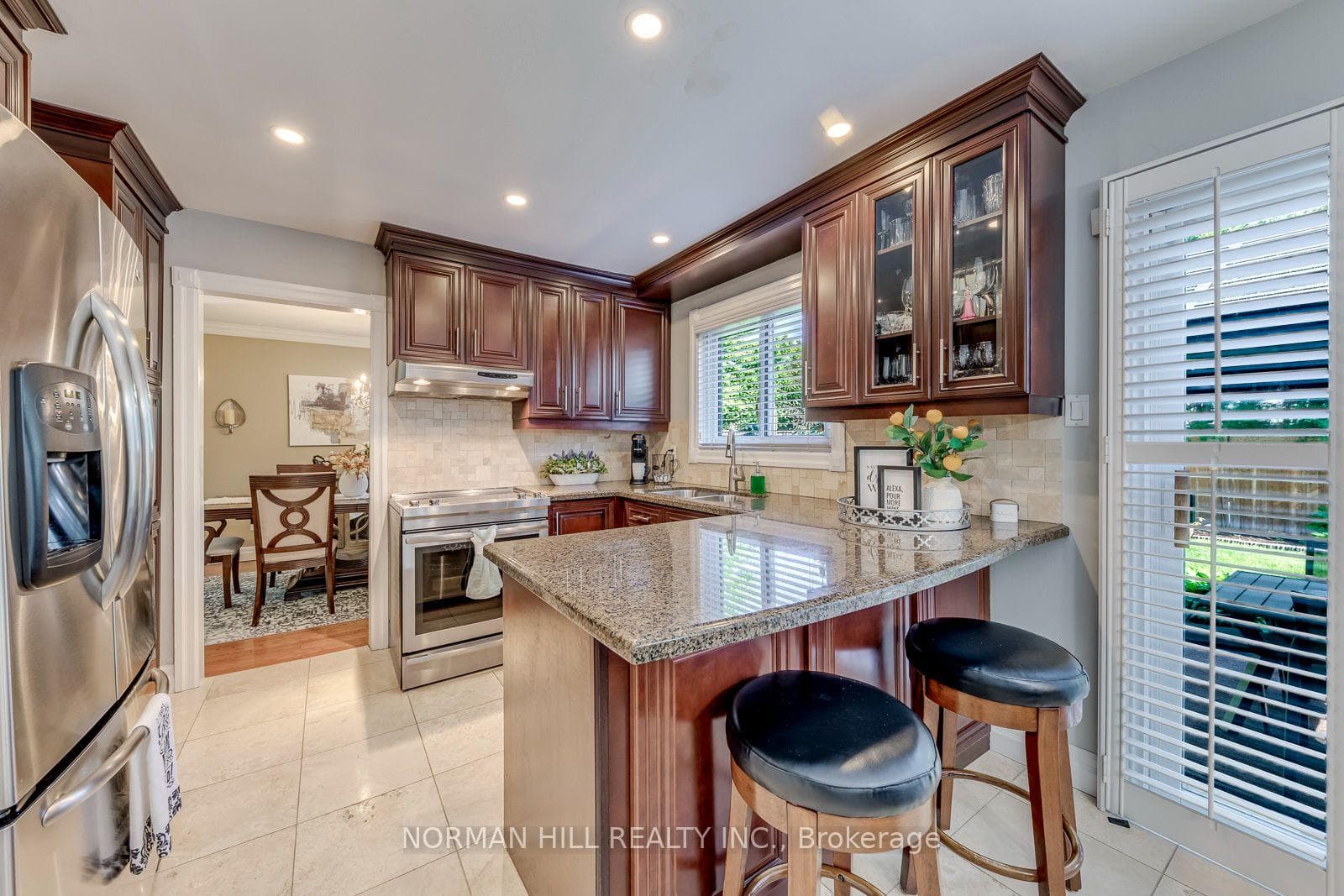 2491 Woburn Crescent photo 20