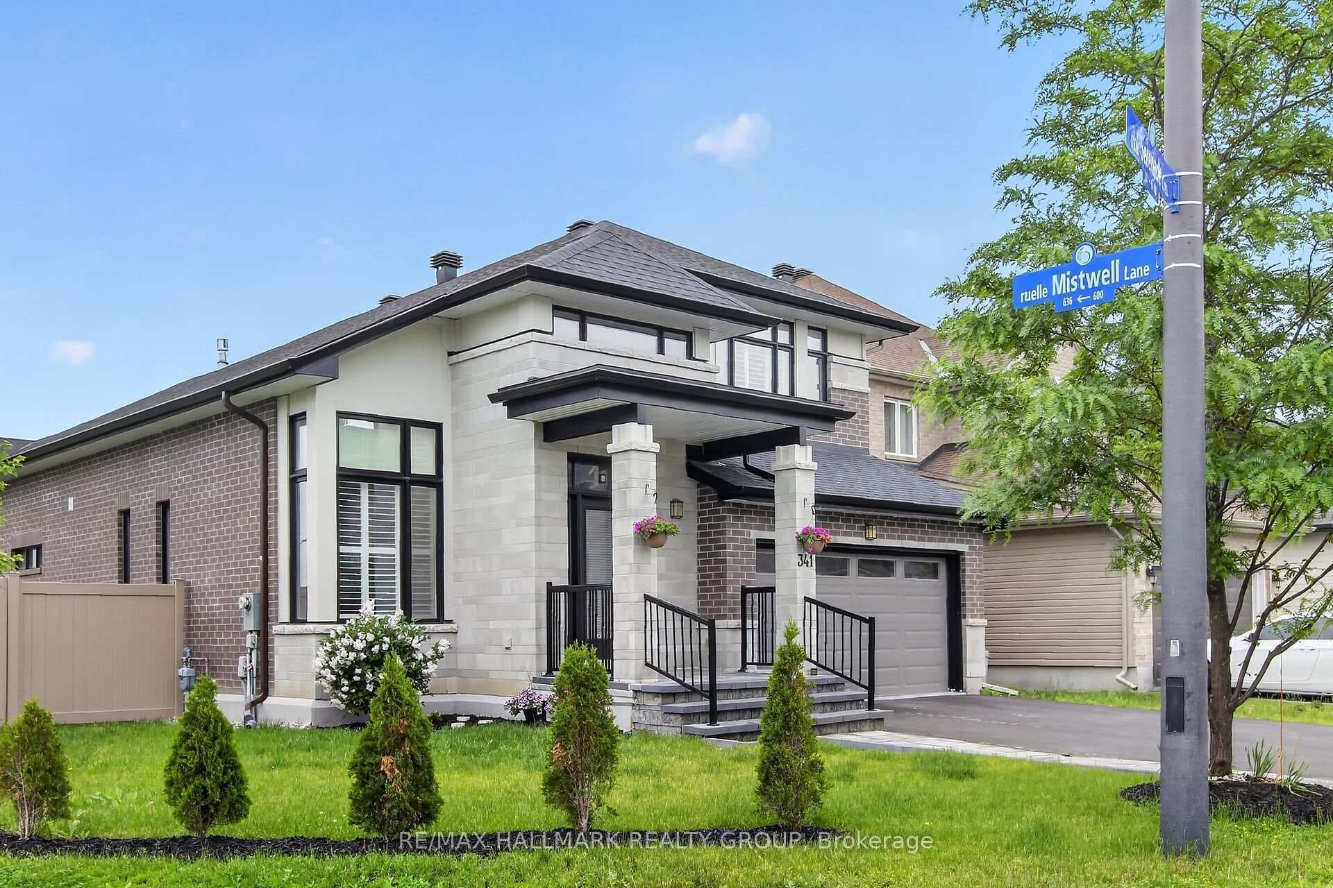 341 Serenade Crescent photo 3