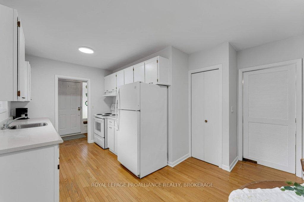 148 Campbell Crescent photo 14