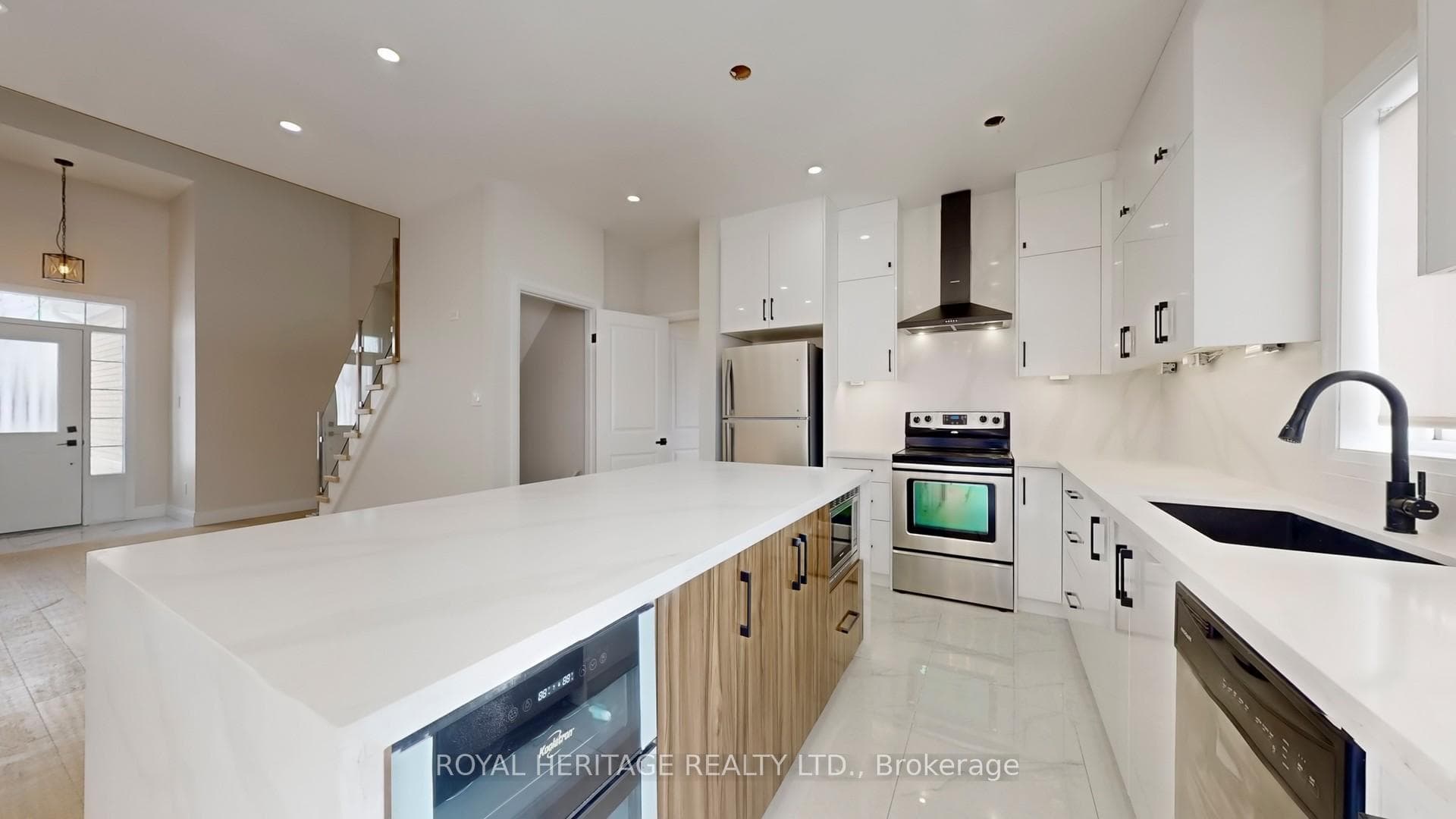 53 Meadow's End Crescent photo 10