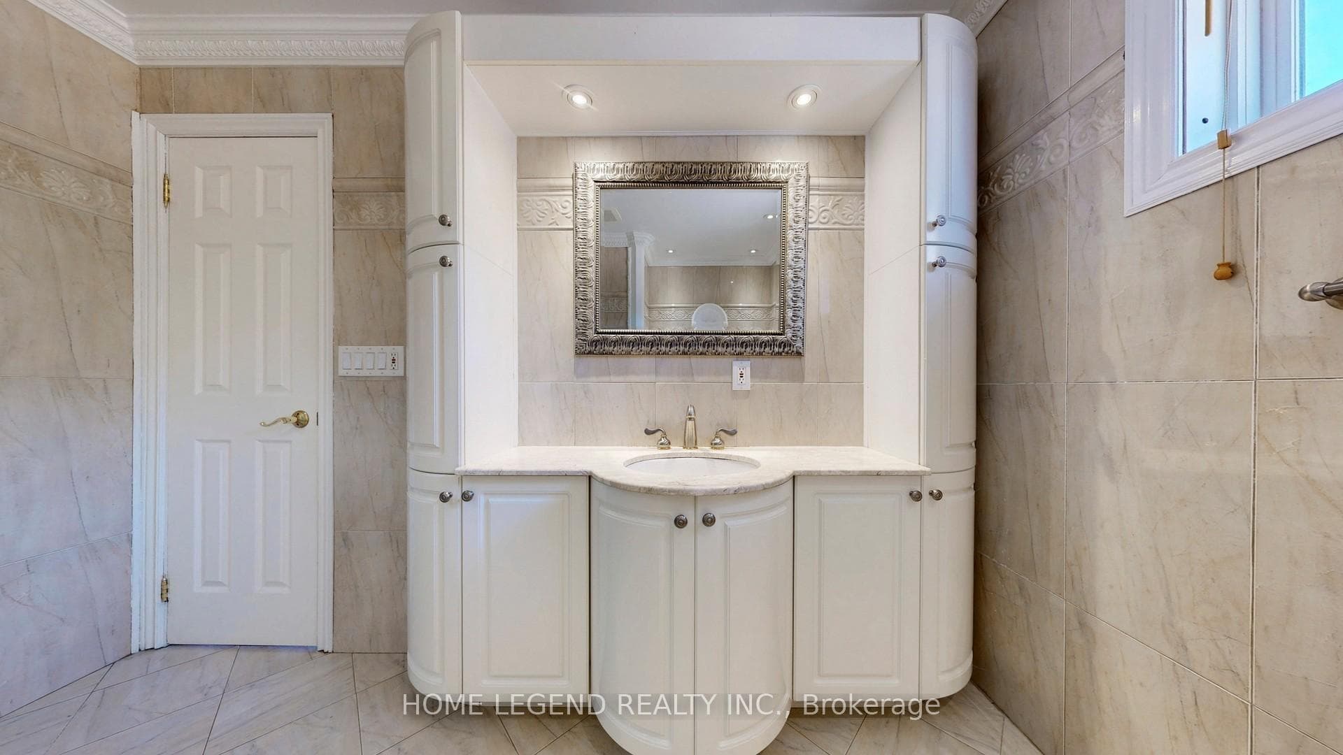 261 Fincham Avenue photo 32