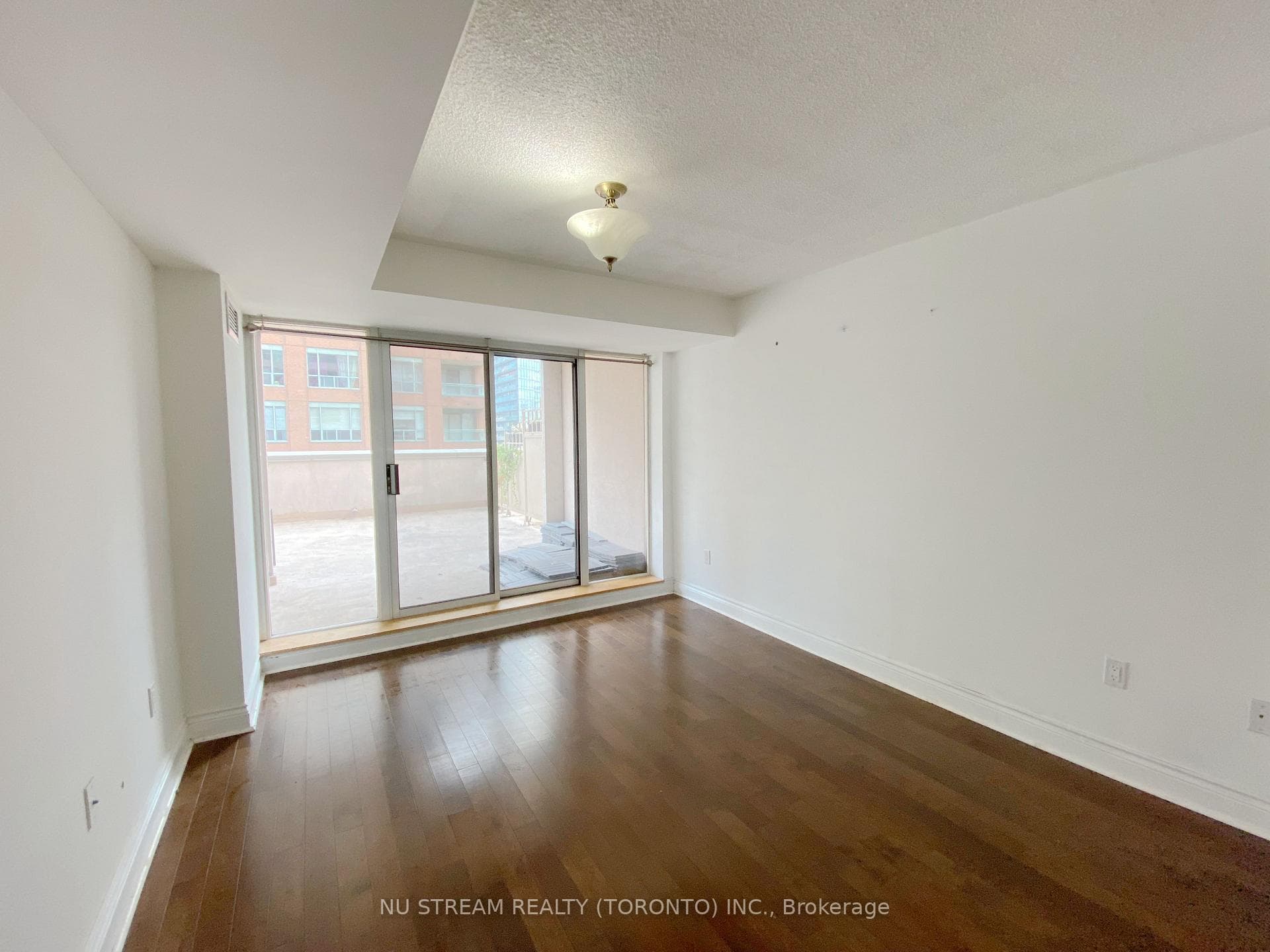909 Bay Street Unit 1005 photo 2