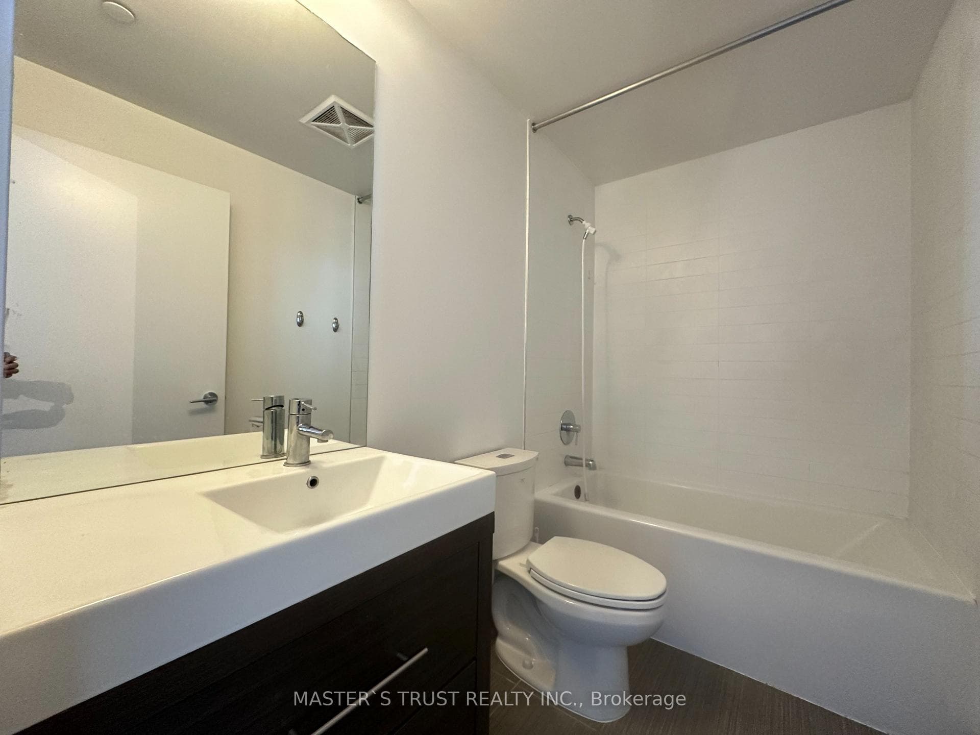 66 Forest Manor Road Unit 1613 photo 4