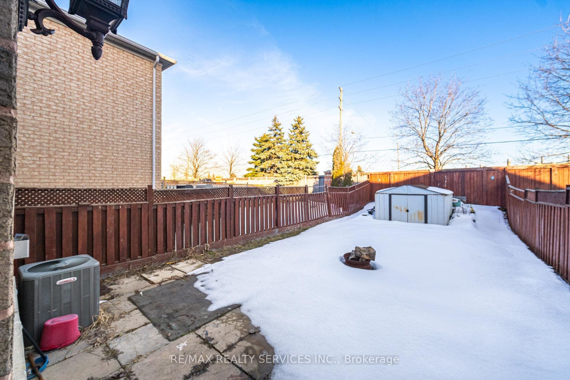 122 Twin Pines Crescent photo 43