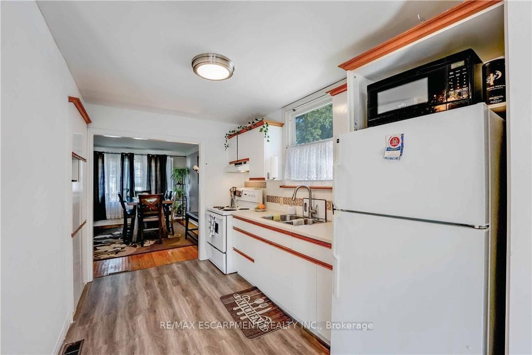 111 East 25th Street photo 15