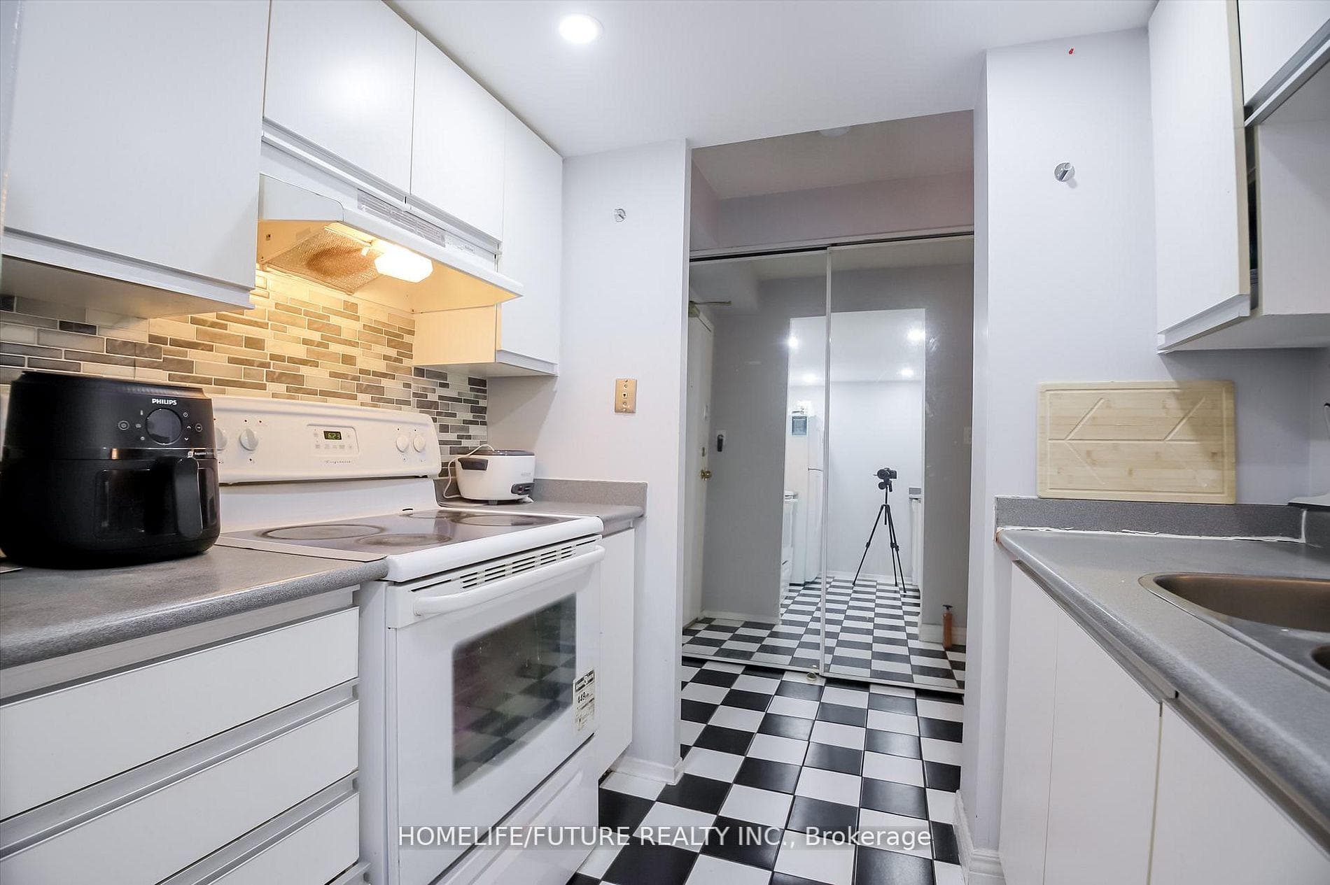 2550 Lawrence Avenue Unit 816 photo 31