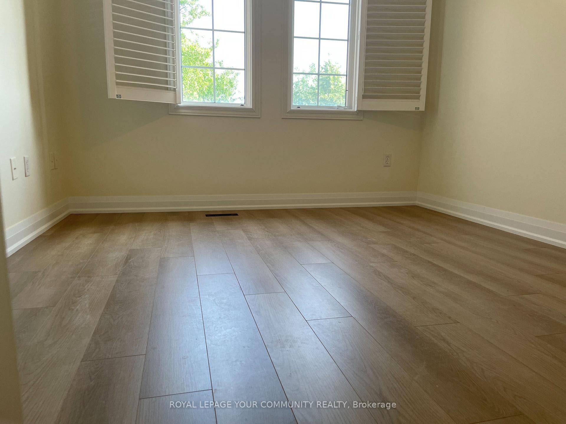 93 Starr Crescent photo 5