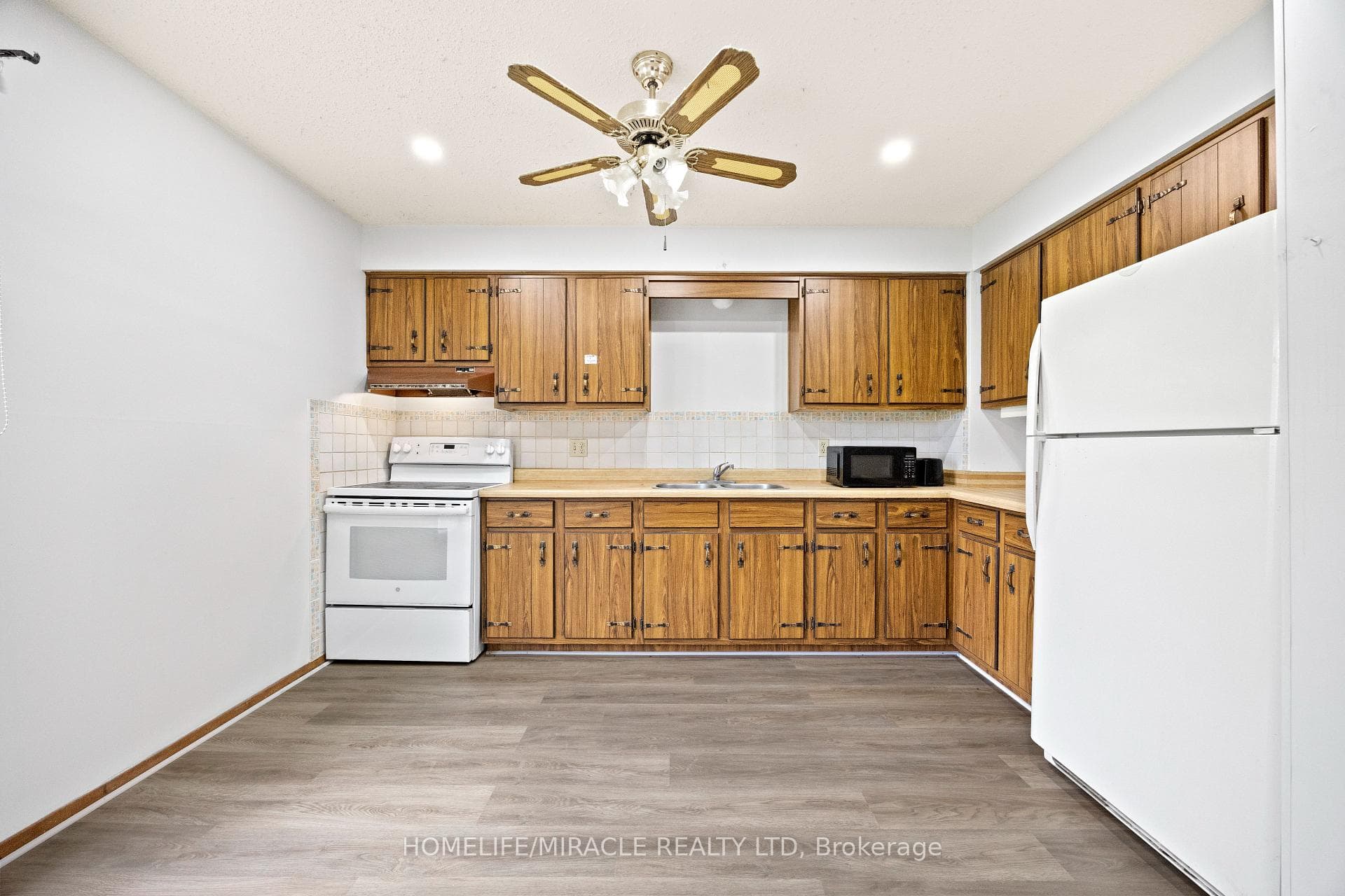1250 Jalna Boulevard Unit 8 photo 14