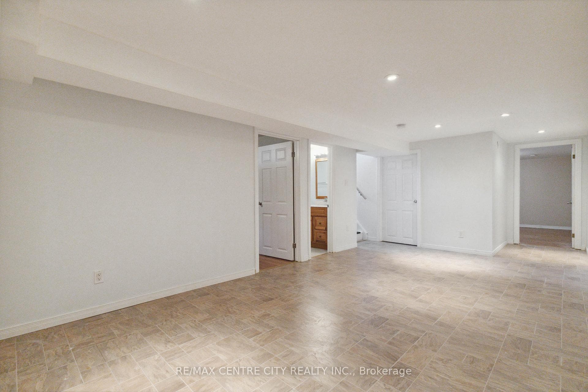 50 Stroud Crescent photo 30