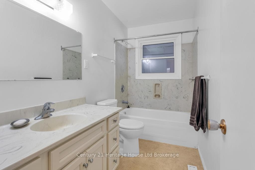 109 Lyndale Crescent photo 6