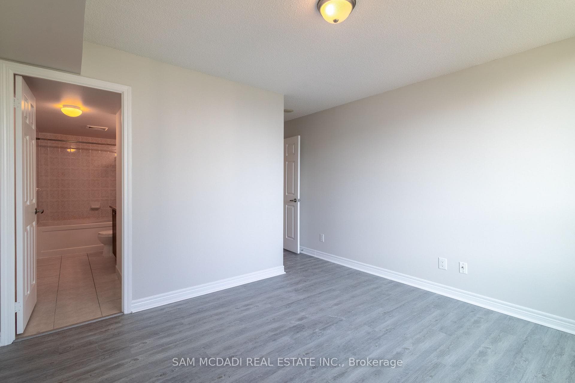 208 Enfield Place Unit 1809 photo 7