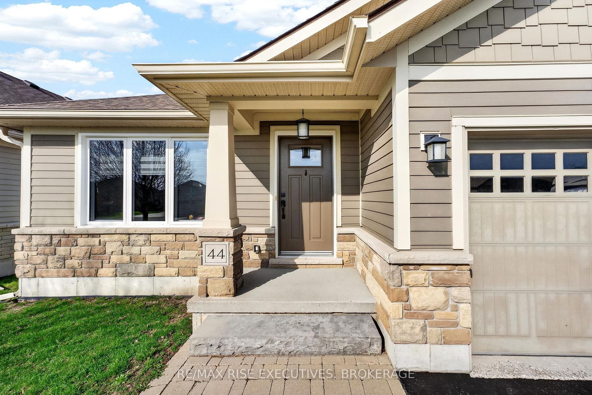 44 Tessa Boulevard photo 2