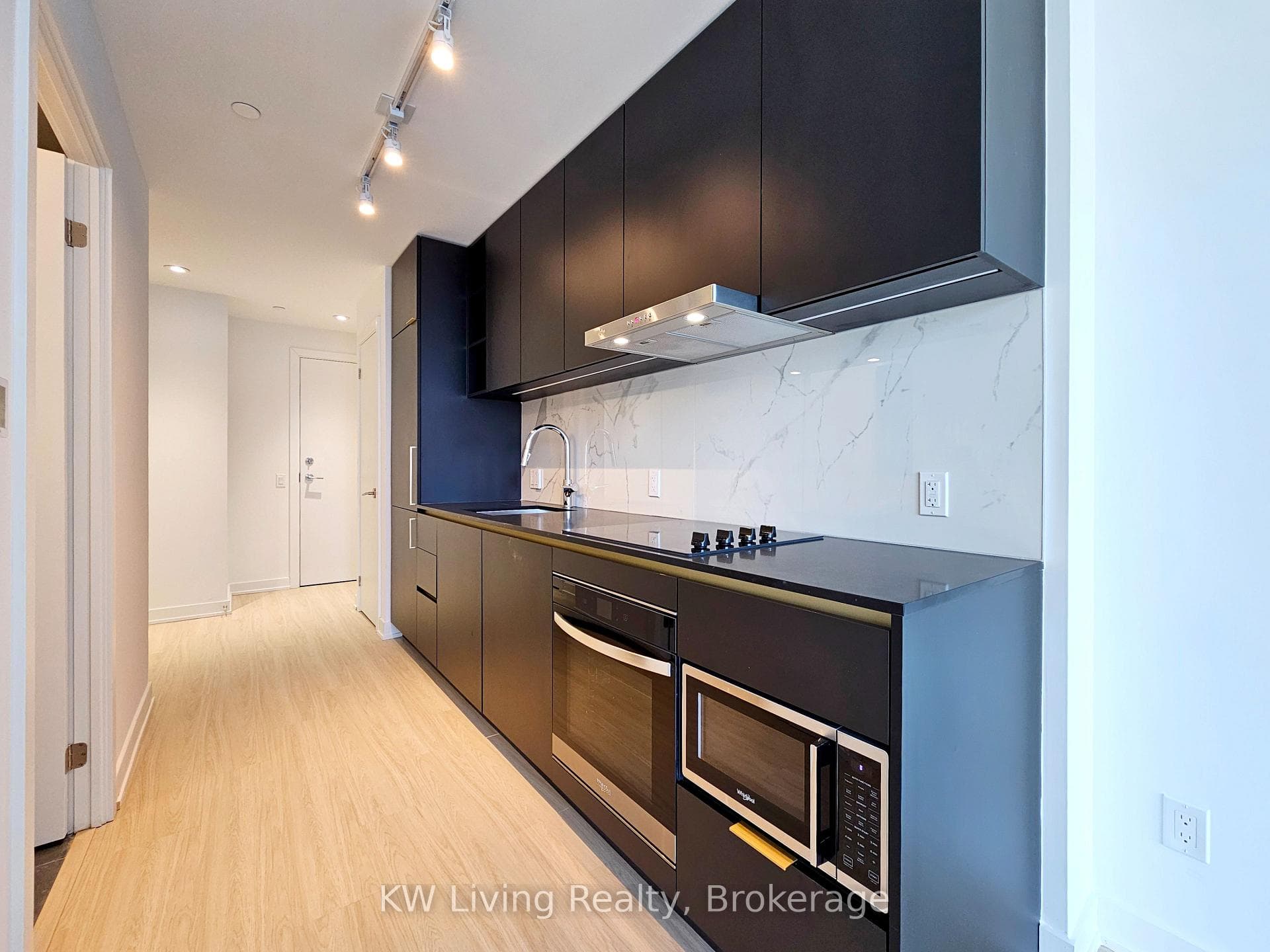 8 Wellesley Street Unit 3208 photo 10