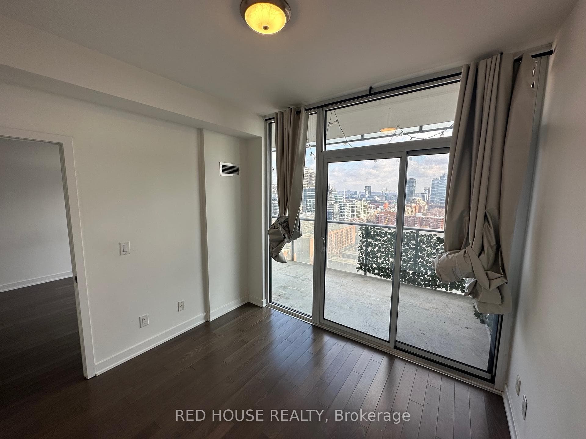 1 Market Street Unit 1807 photo 9