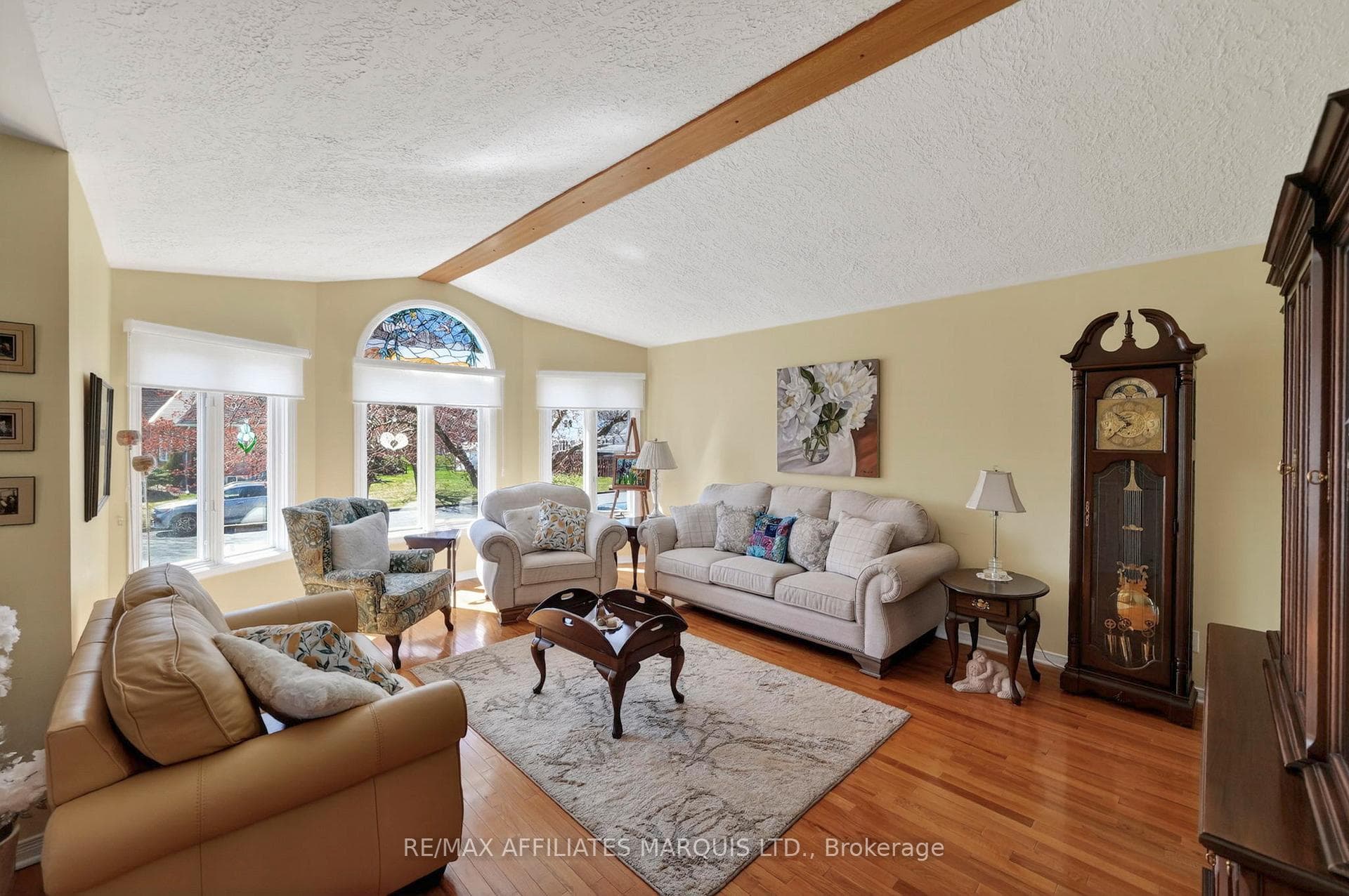 576 Jo-Anne Crescent photo 4