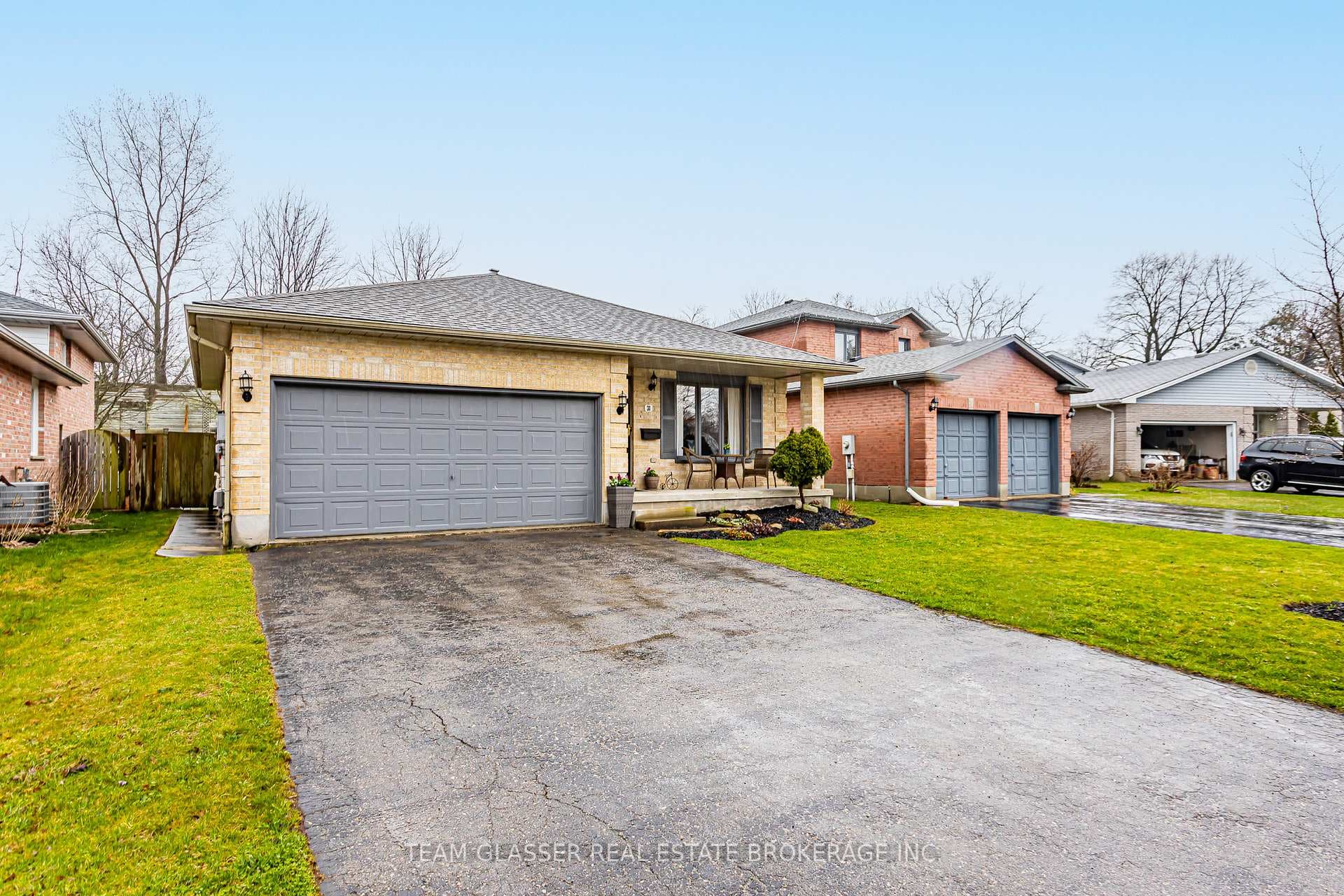 31 SHEPHERD Avenue photo 3