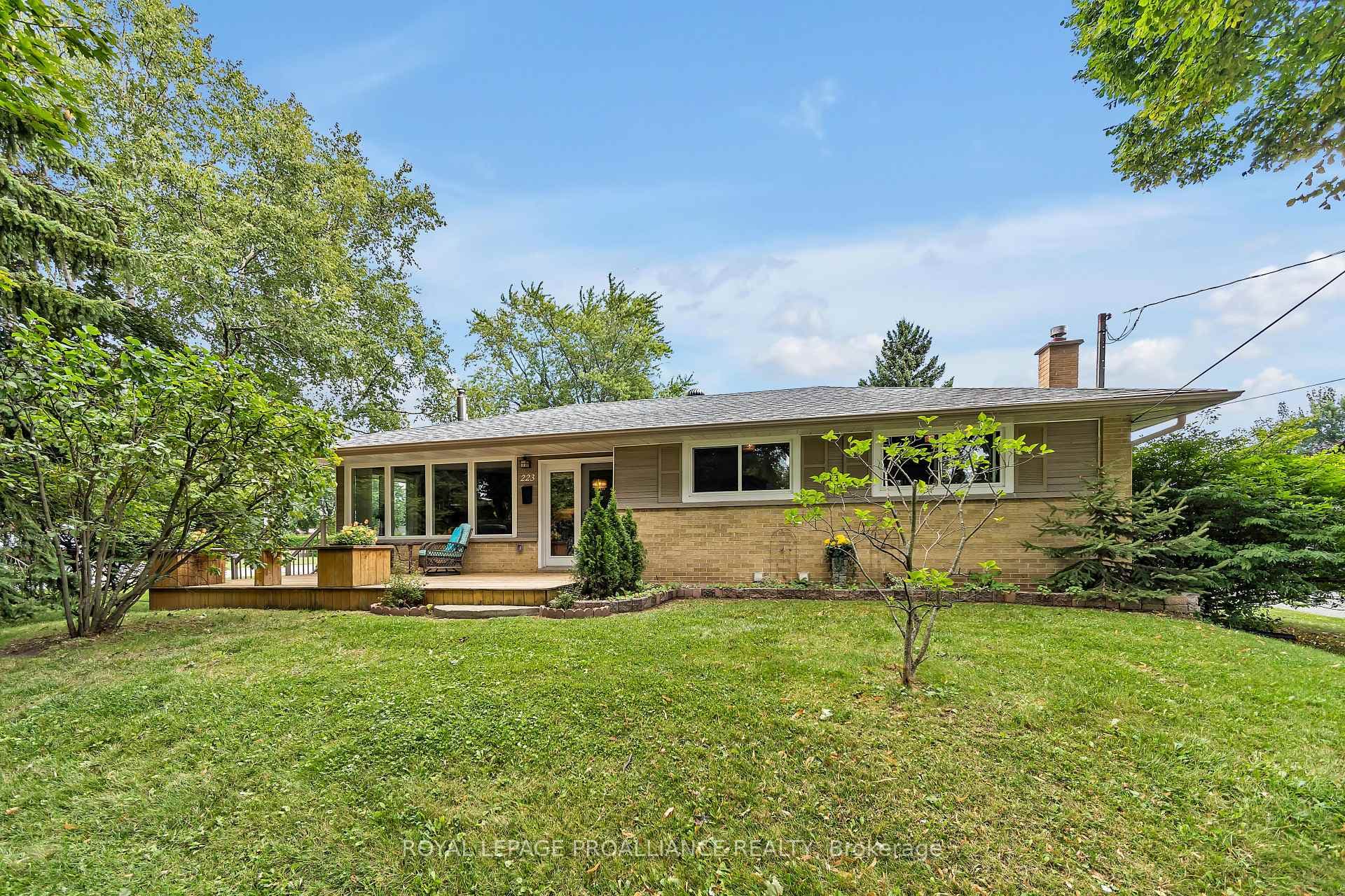 223 Garrard Road photo 6