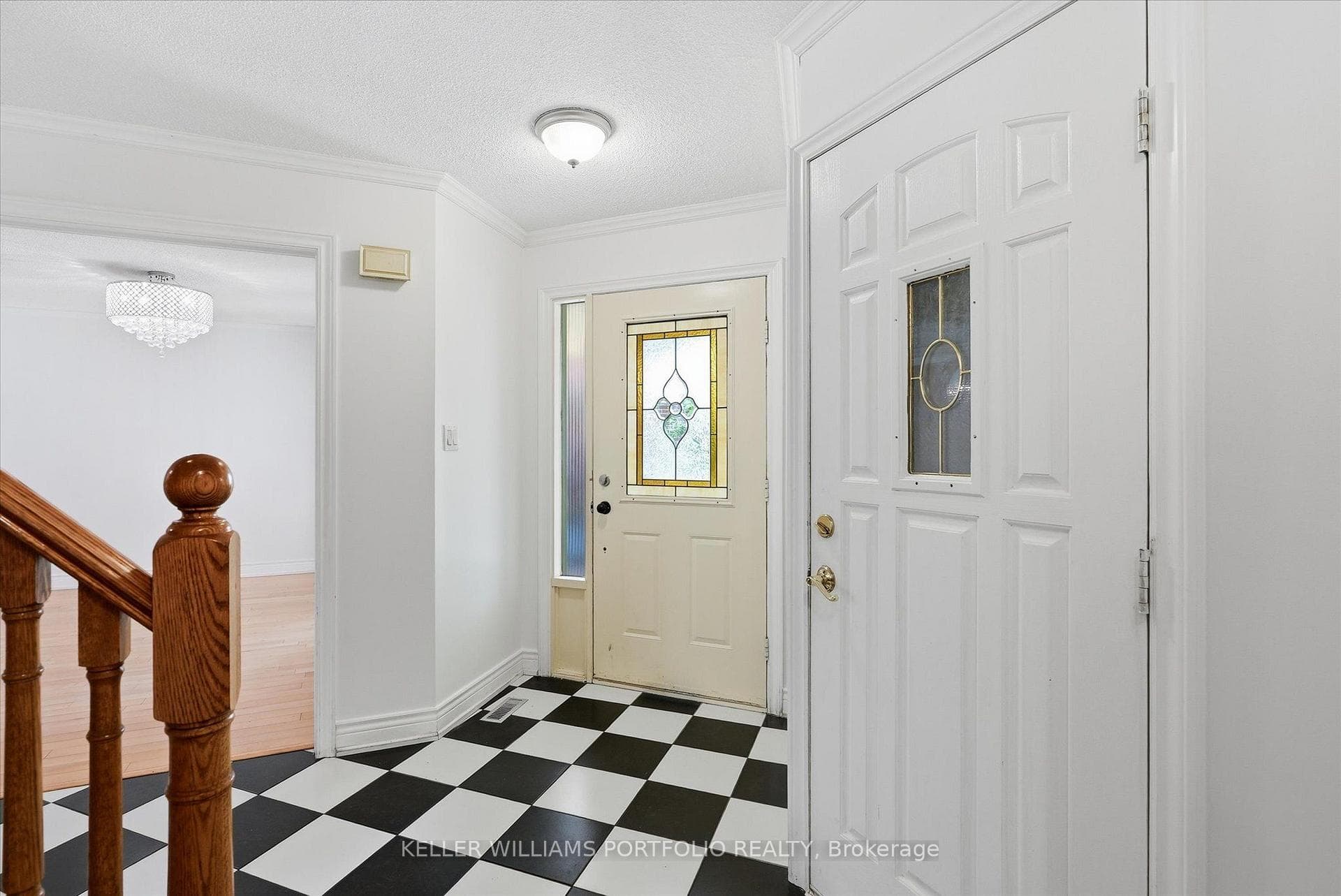 73 Jessica Gardens photo 5