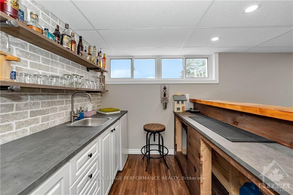 3245 CHAMPLAIN Street photo 24