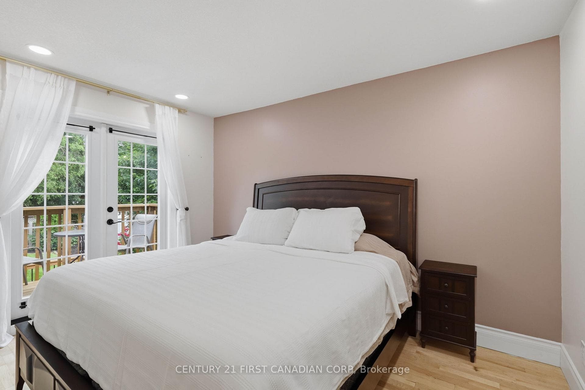 557 Ferndale Court photo 14
