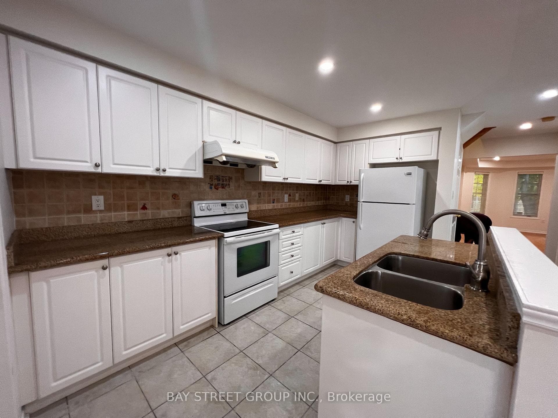 85 Selkirk Drive photo 9