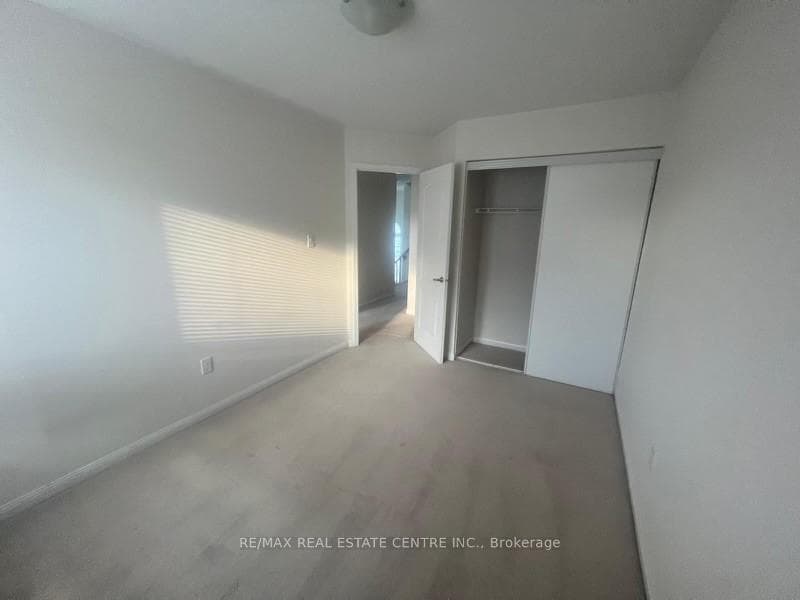 242 Gleave Terrace photo 10