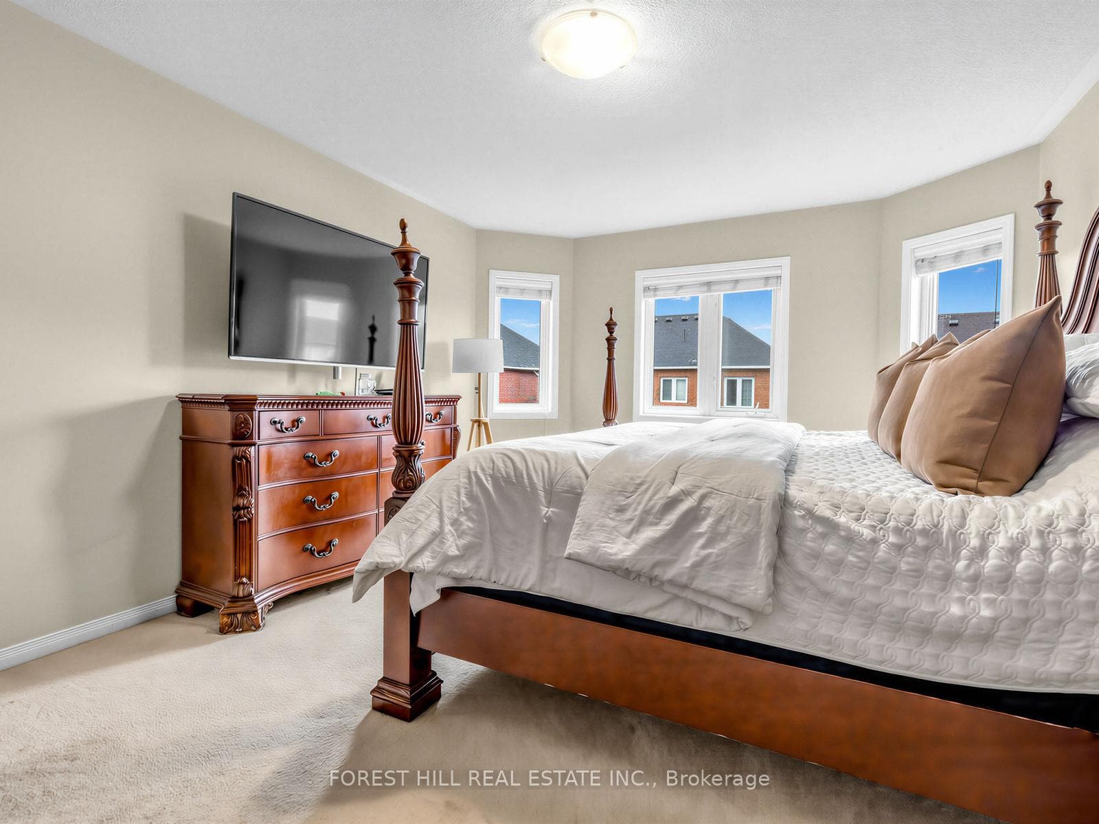 South Facing Primary Bdrm