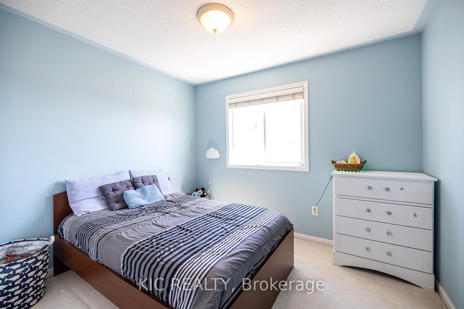 899 Bourne Crescent photo 21