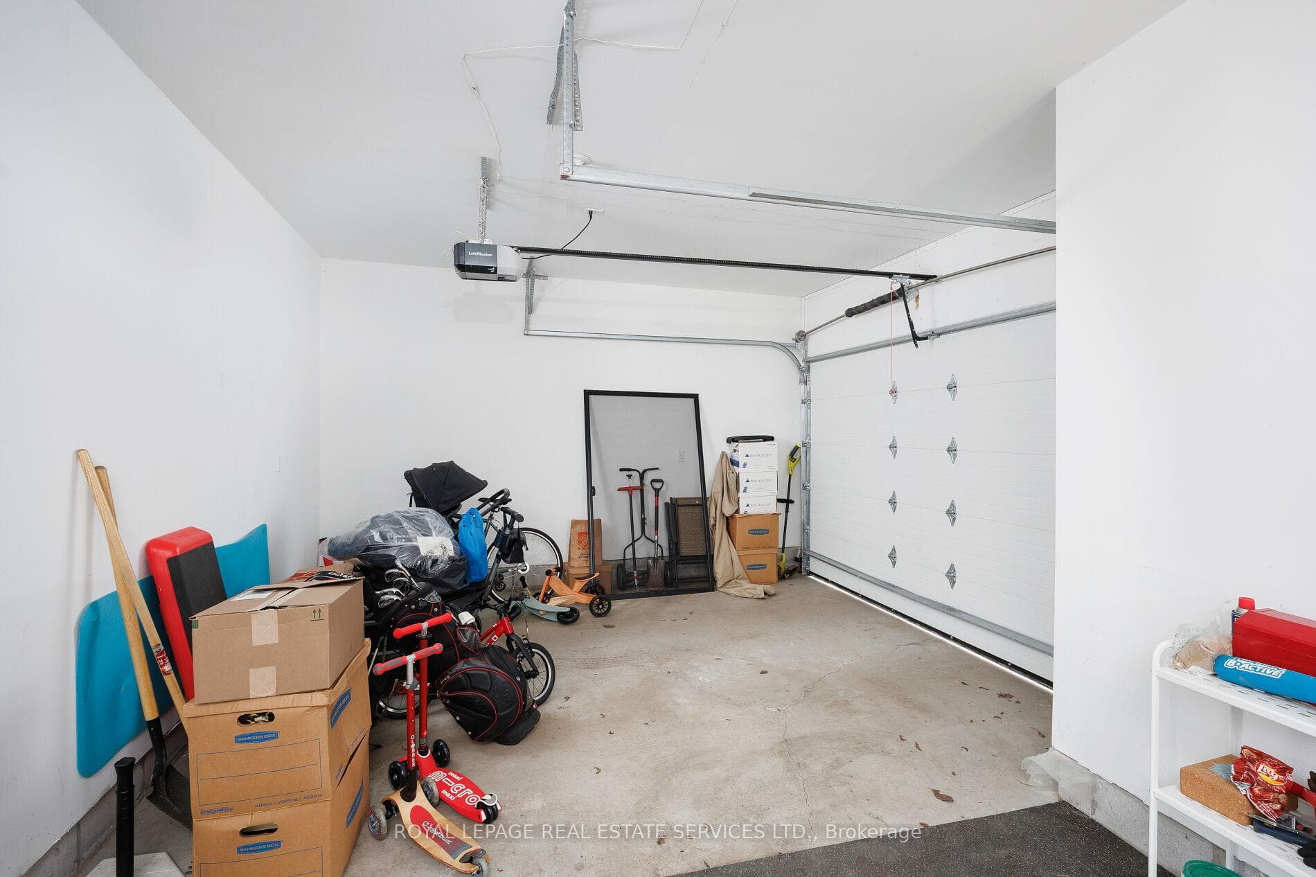 121 Markham Street photo 39