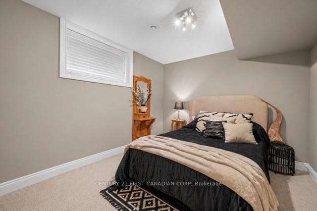 941 Longworth Road photo 31