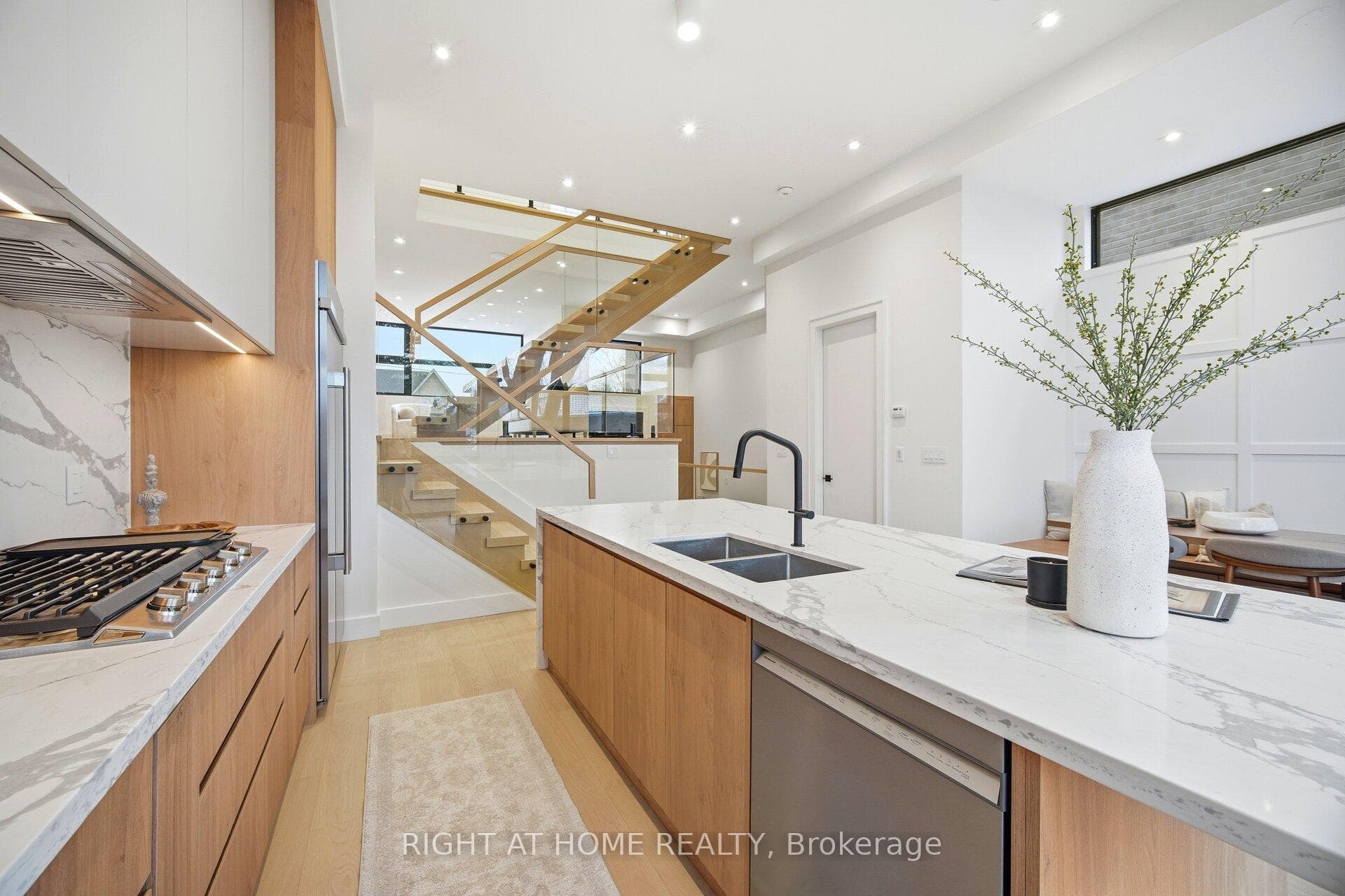 287 Valermo Drive photo 12