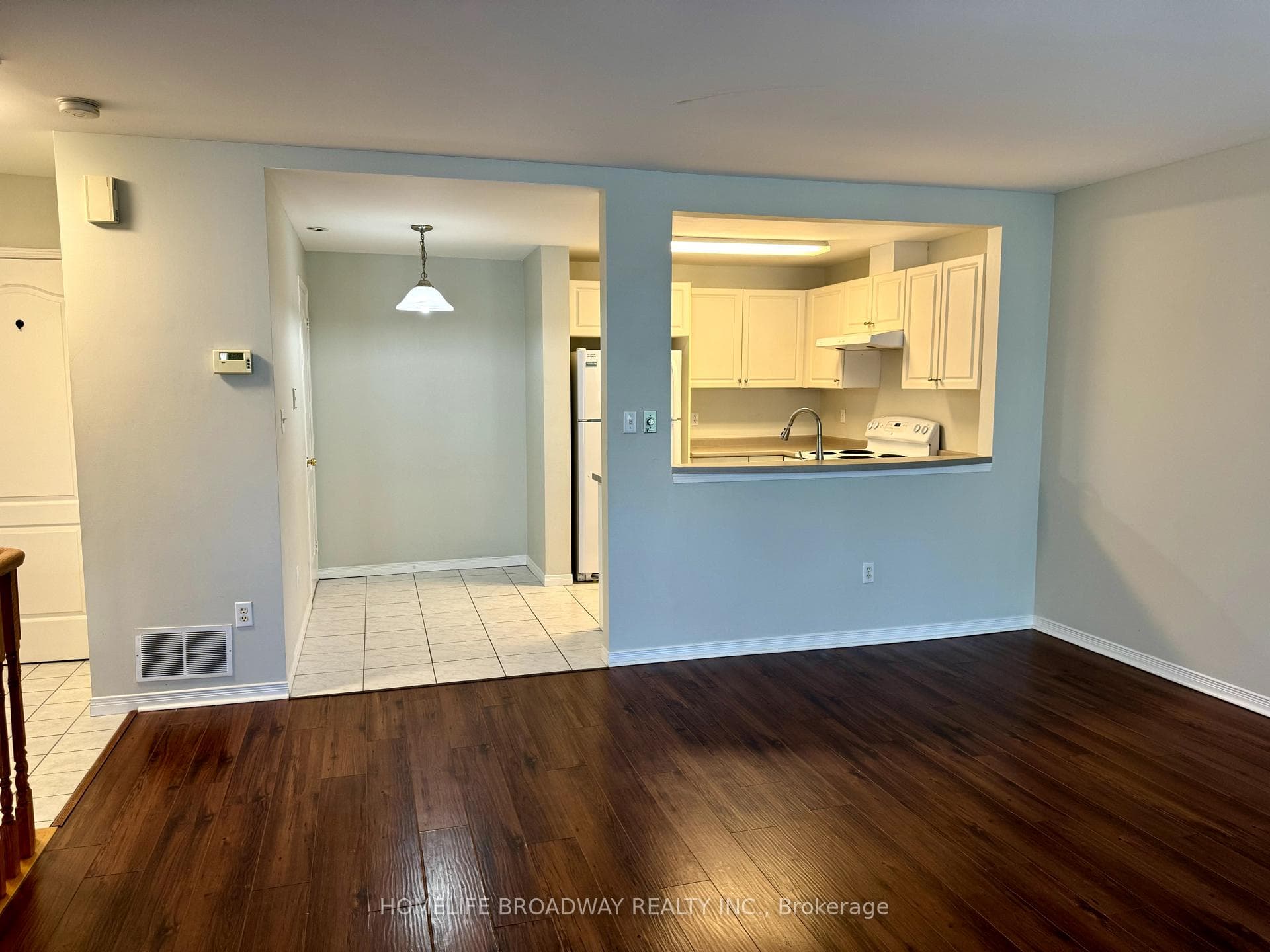 108 Finch Avenue Unit B38 photo 3