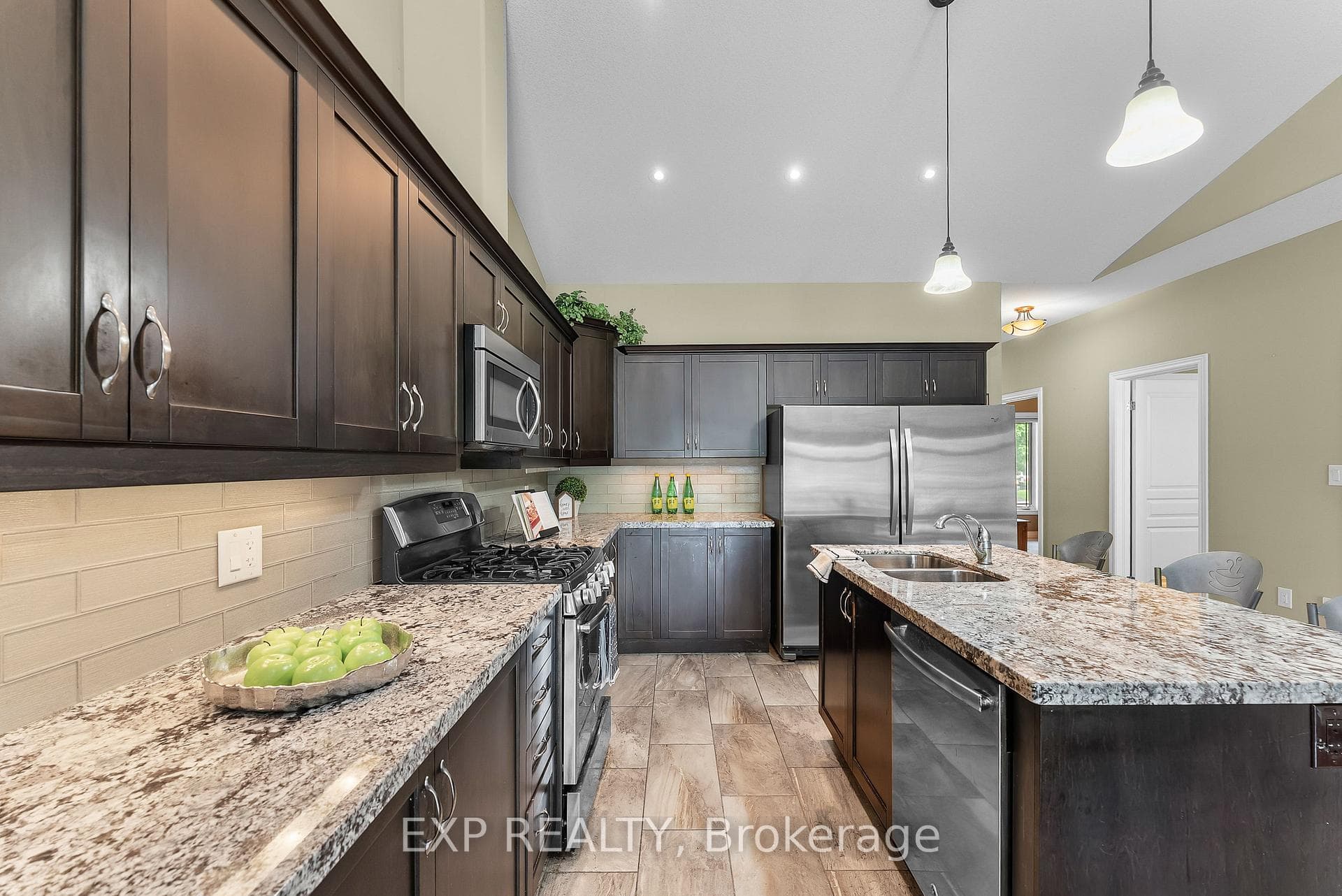 5490 Prince Edward Avenue Unit 4 photo 8