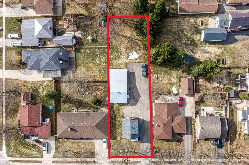 Property lines are approximate.