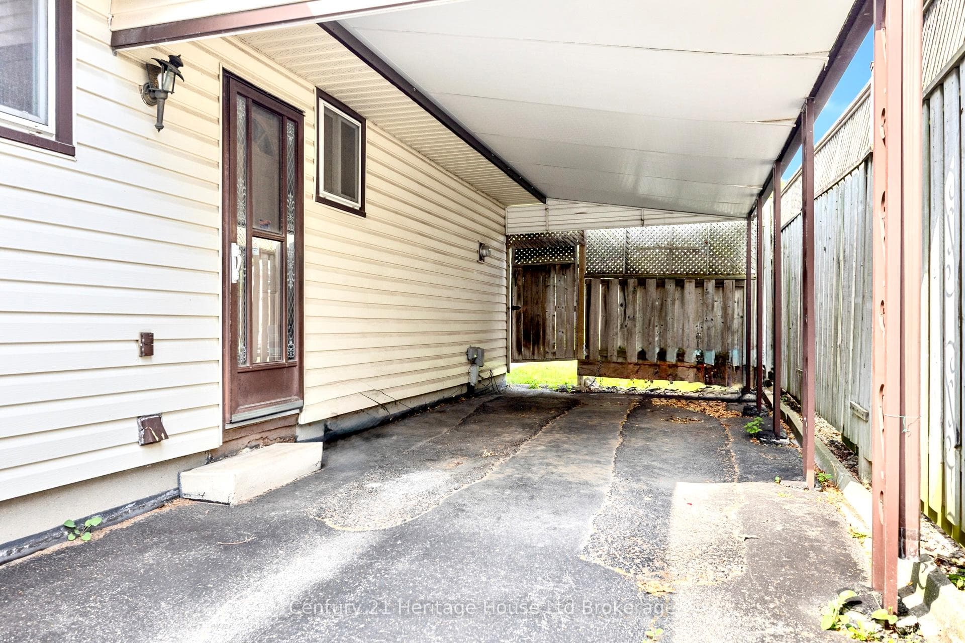 34 Dudley Crescent photo 4