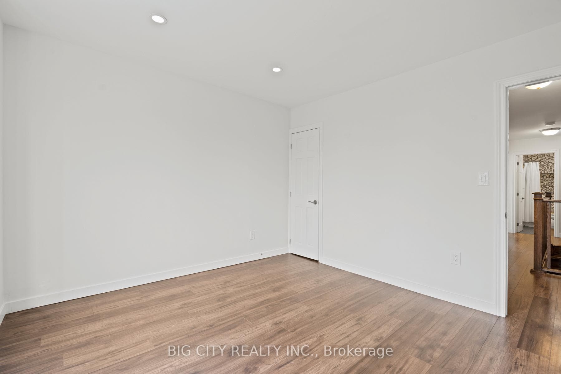 861A Dovercourt Road Unit Upper photo 27