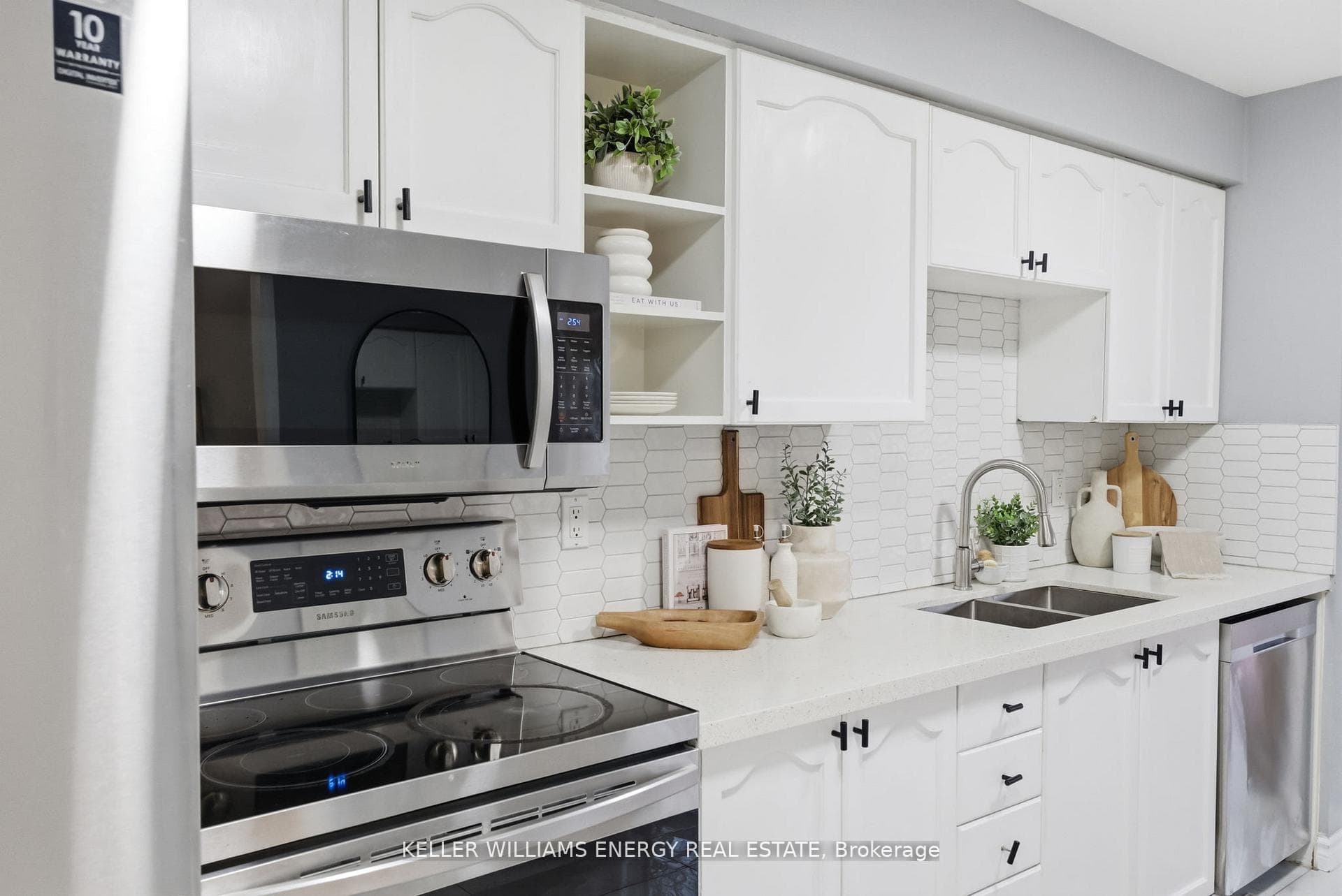 332 Elgin Street photo 6