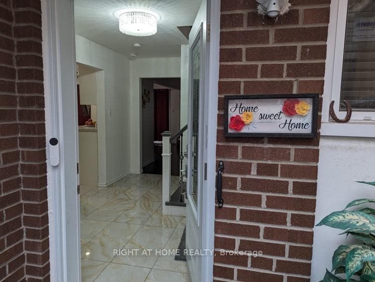 148 Sexton Crescent photo 4