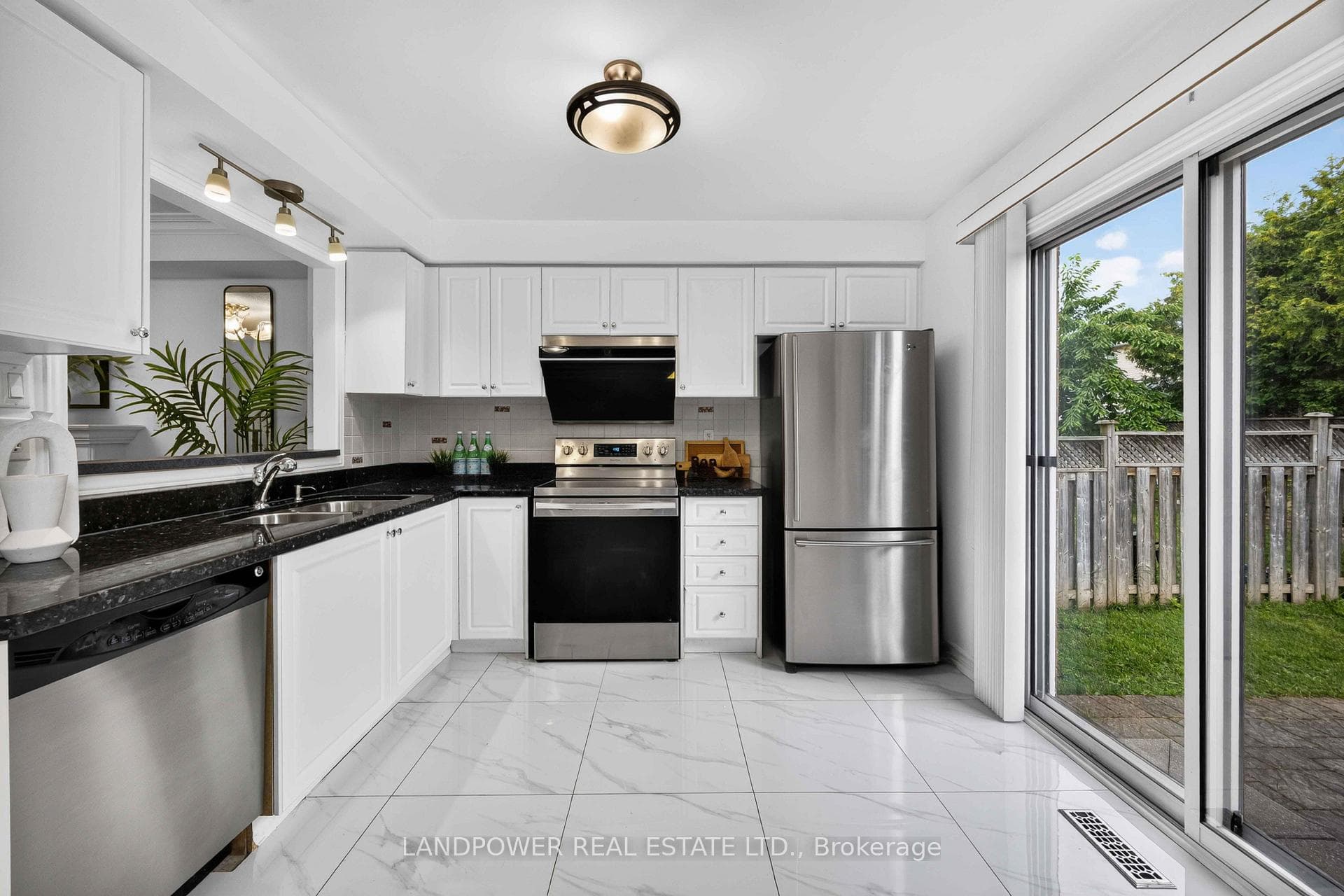 126 Rideau Drive photo 17