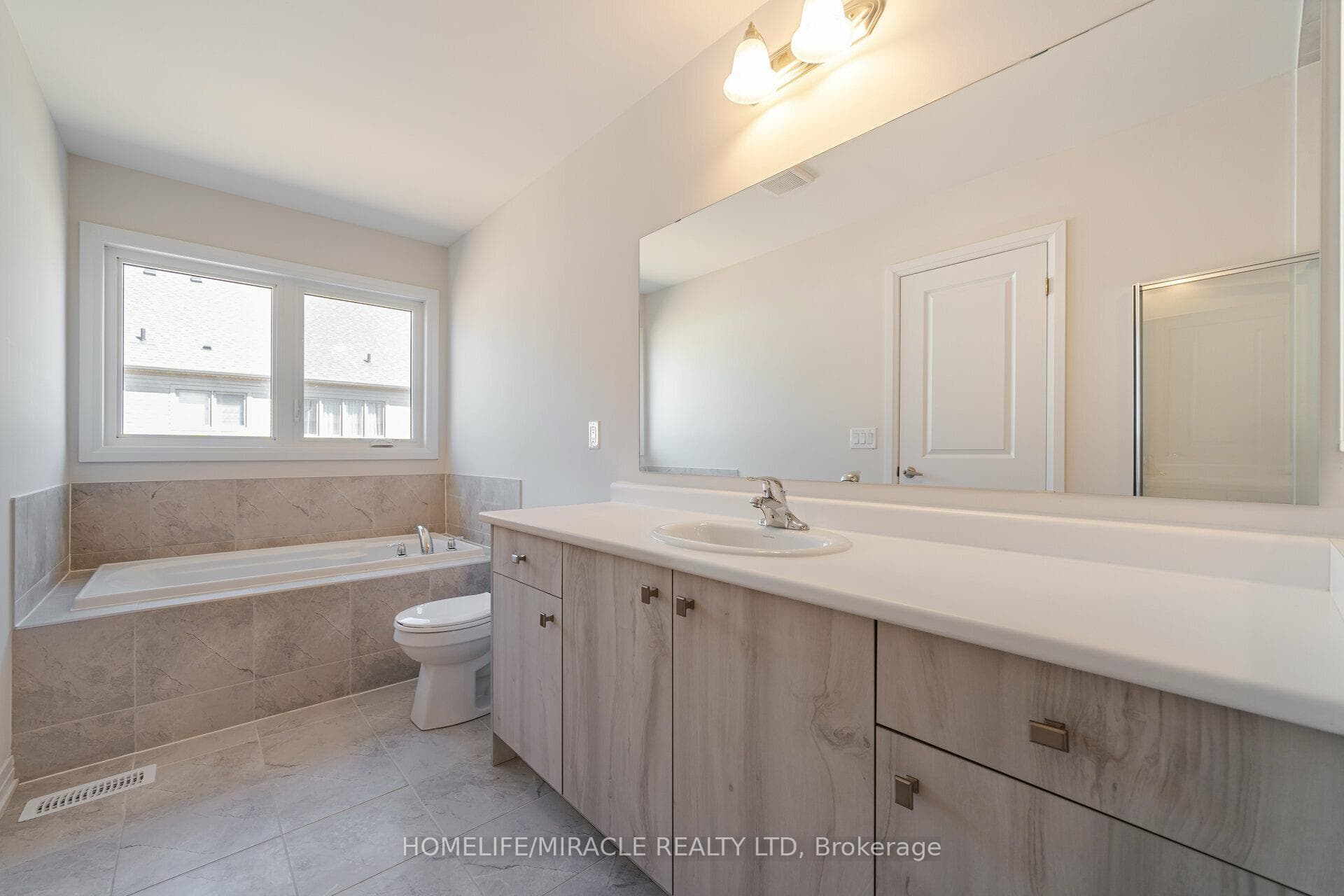 138 waters Way photo 24
