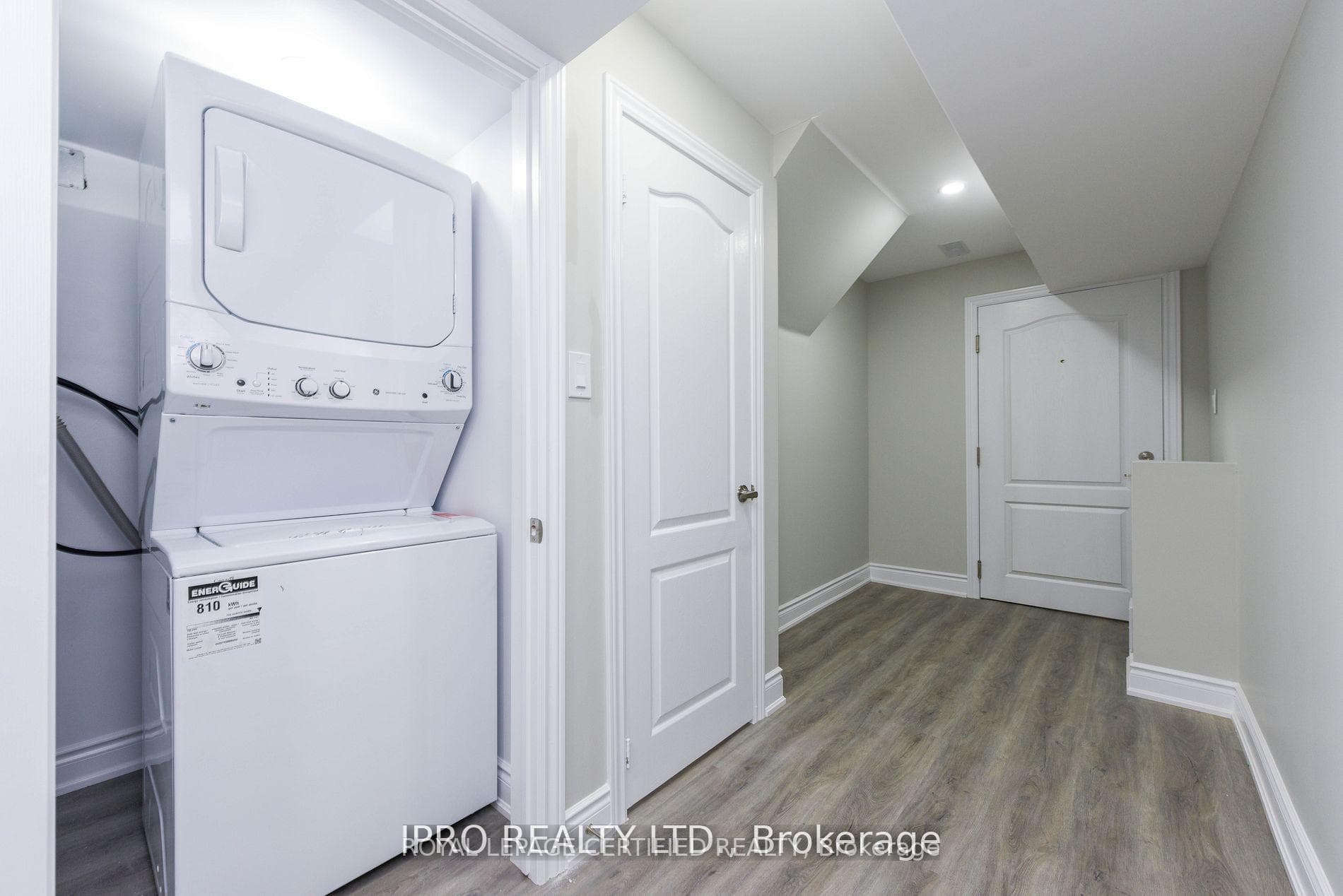 69 Vezna Crescent Unit Basement photo 10