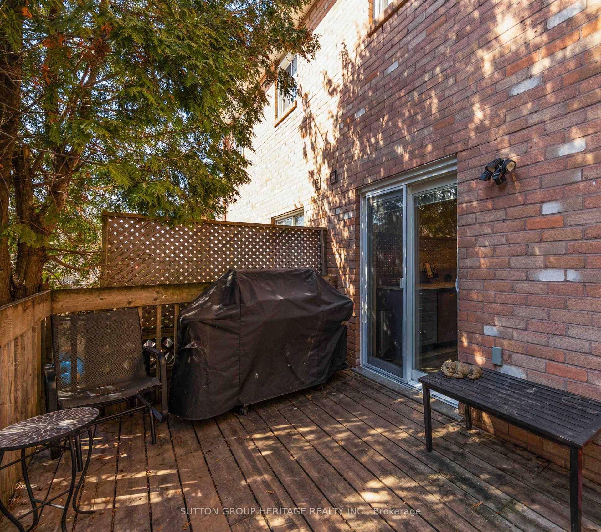 93 Thorp Crescent photo 30
